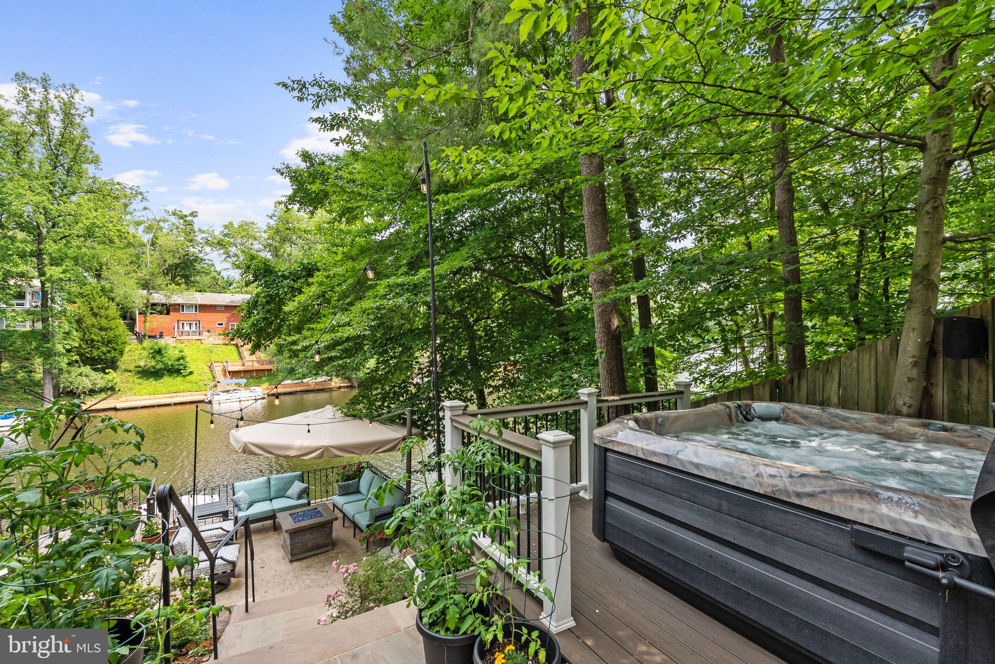 LAKE BARCROFT - Residential