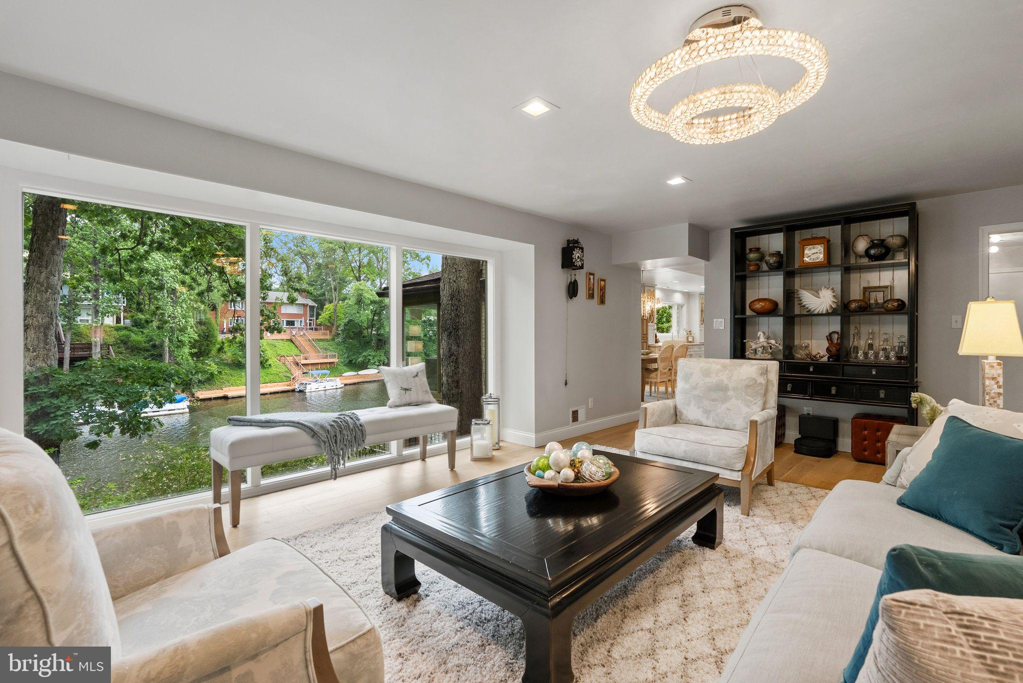 LAKE BARCROFT - Residential
