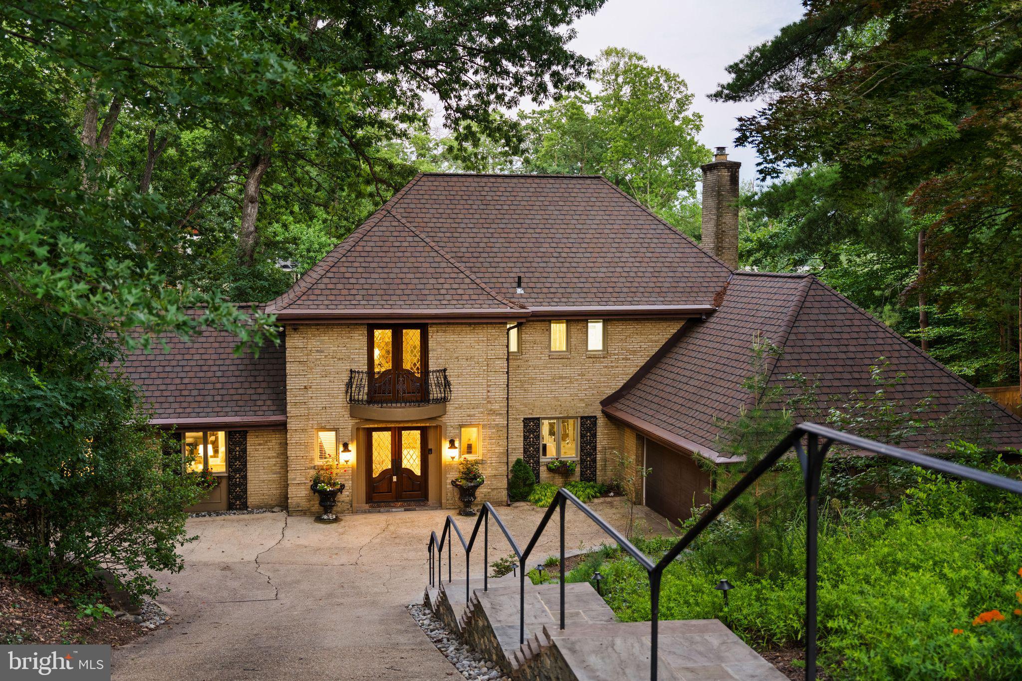 LAKE BARCROFT - Residential