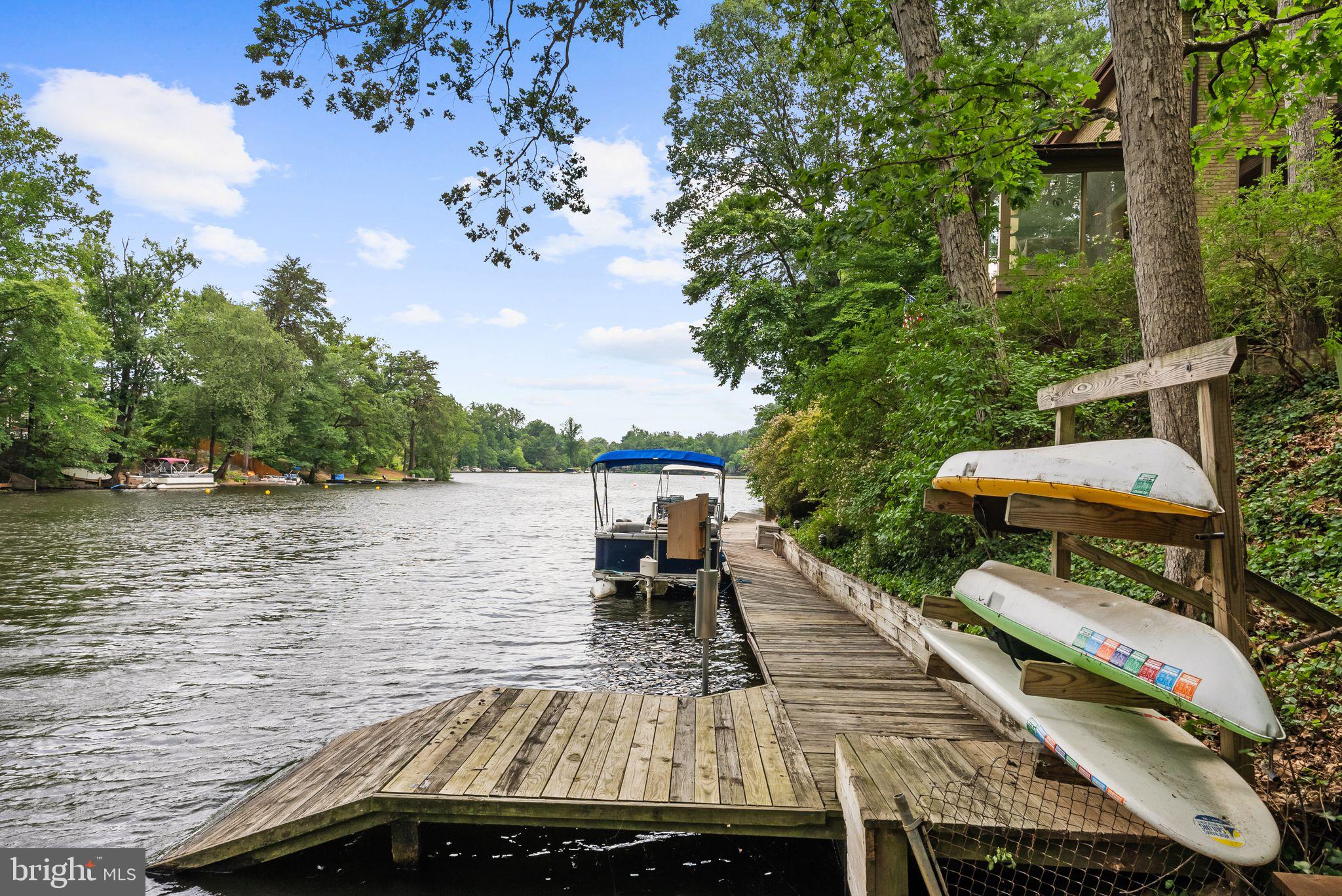 LAKE BARCROFT - Residential