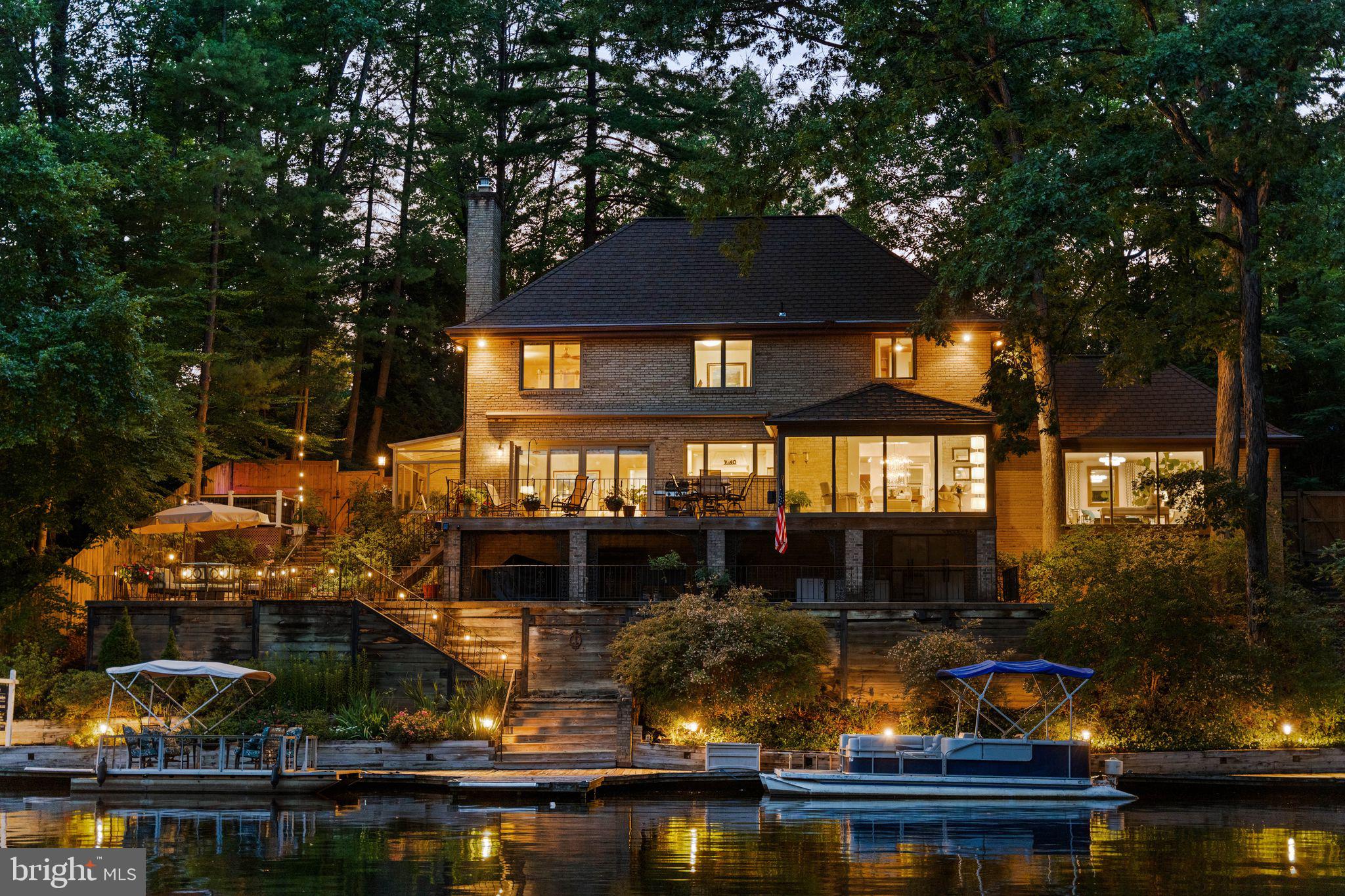 LAKE BARCROFT - Residential