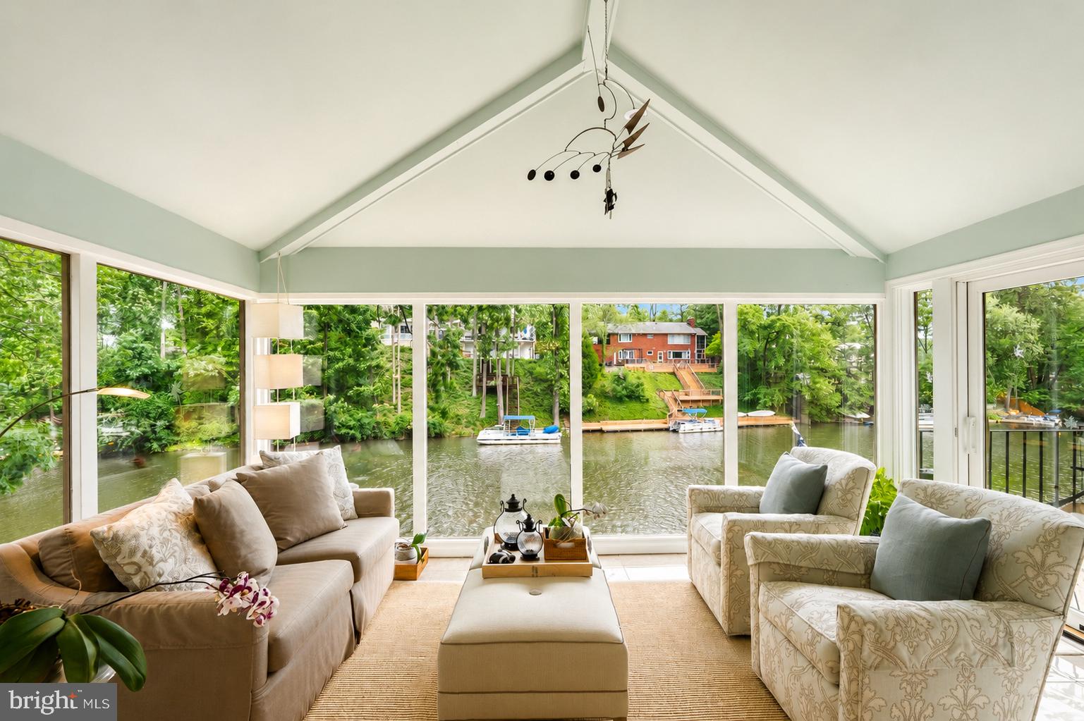 LAKE BARCROFT - Residential
