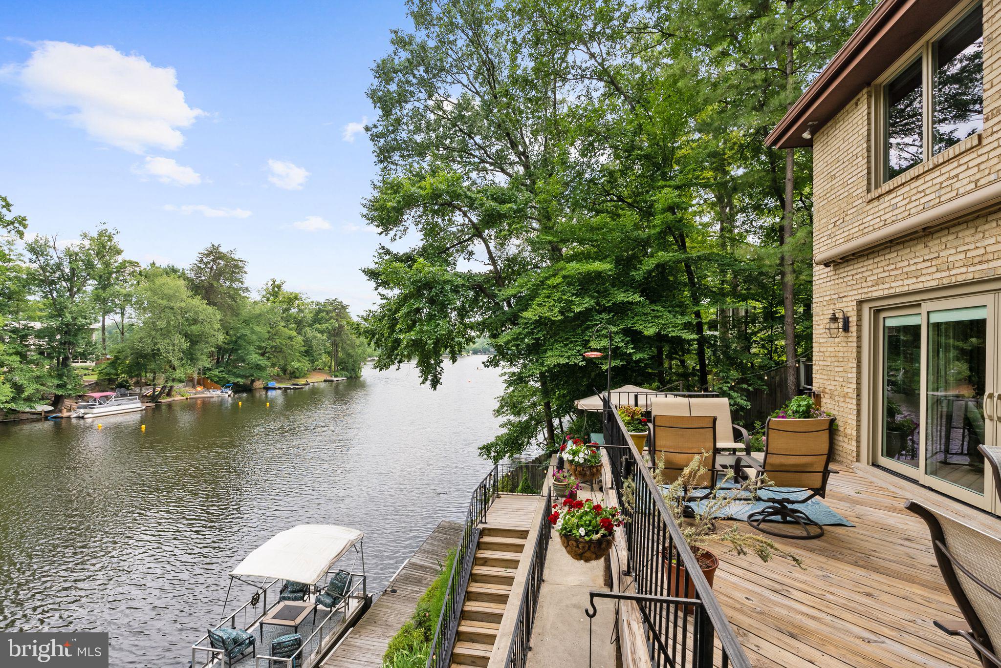 LAKE BARCROFT - Residential