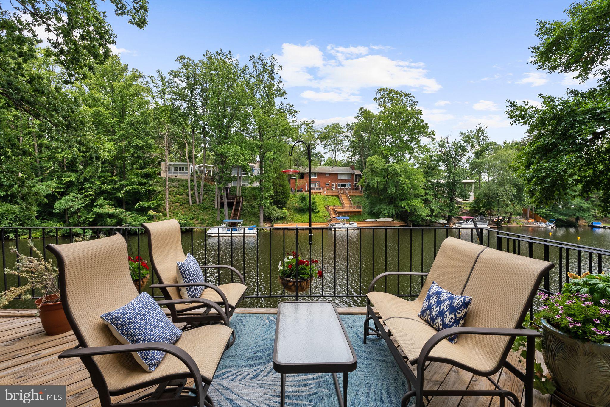 LAKE BARCROFT - Residential