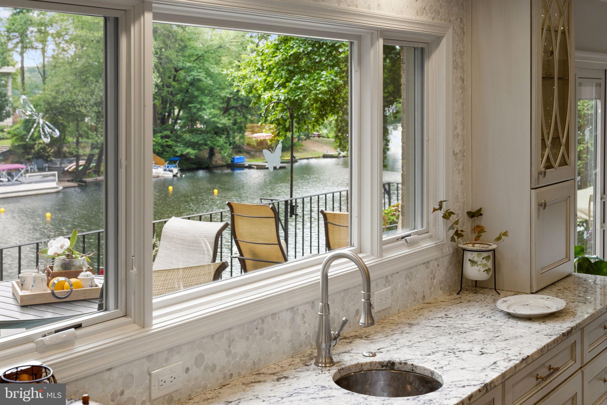 LAKE BARCROFT - Residential