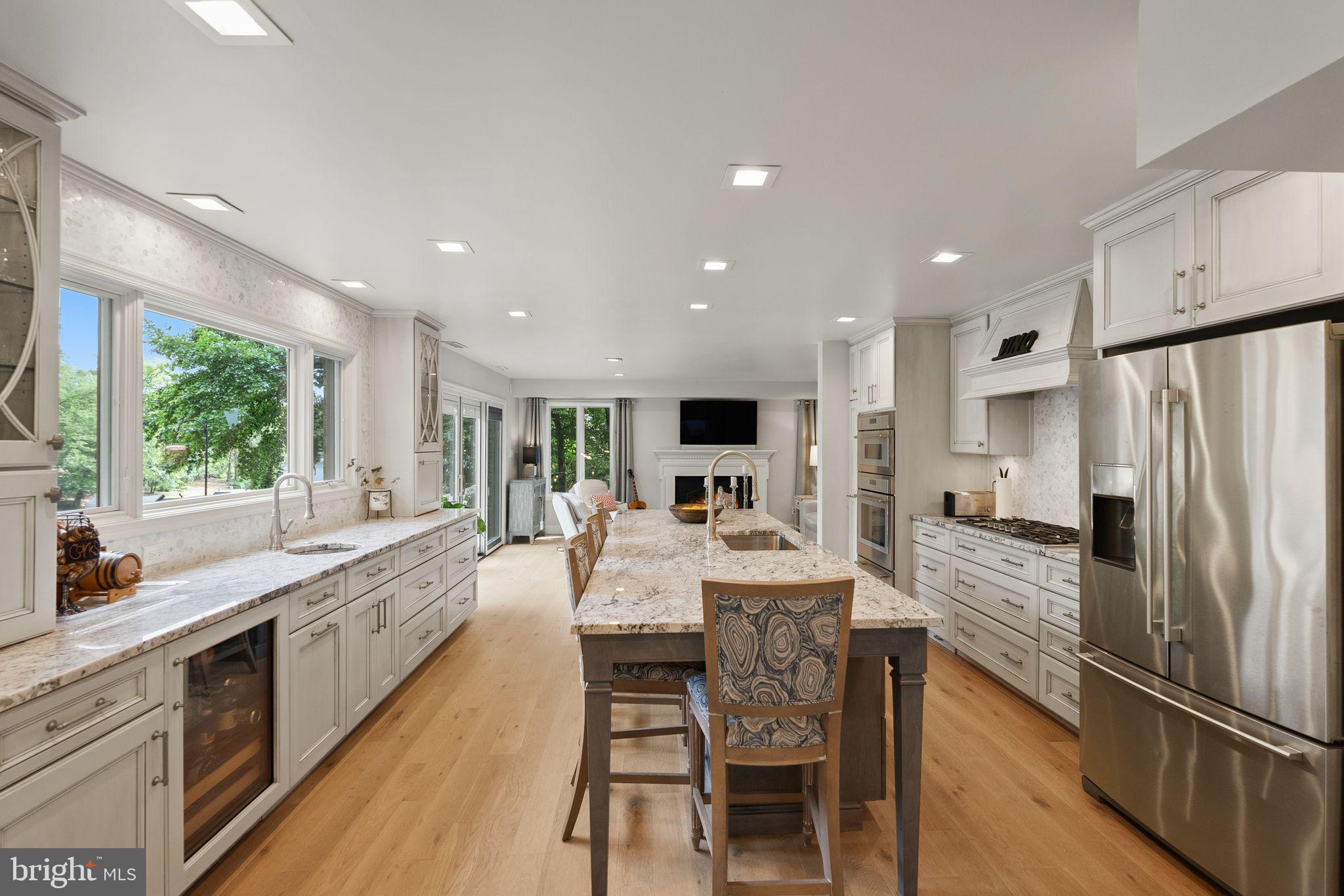 LAKE BARCROFT - Residential