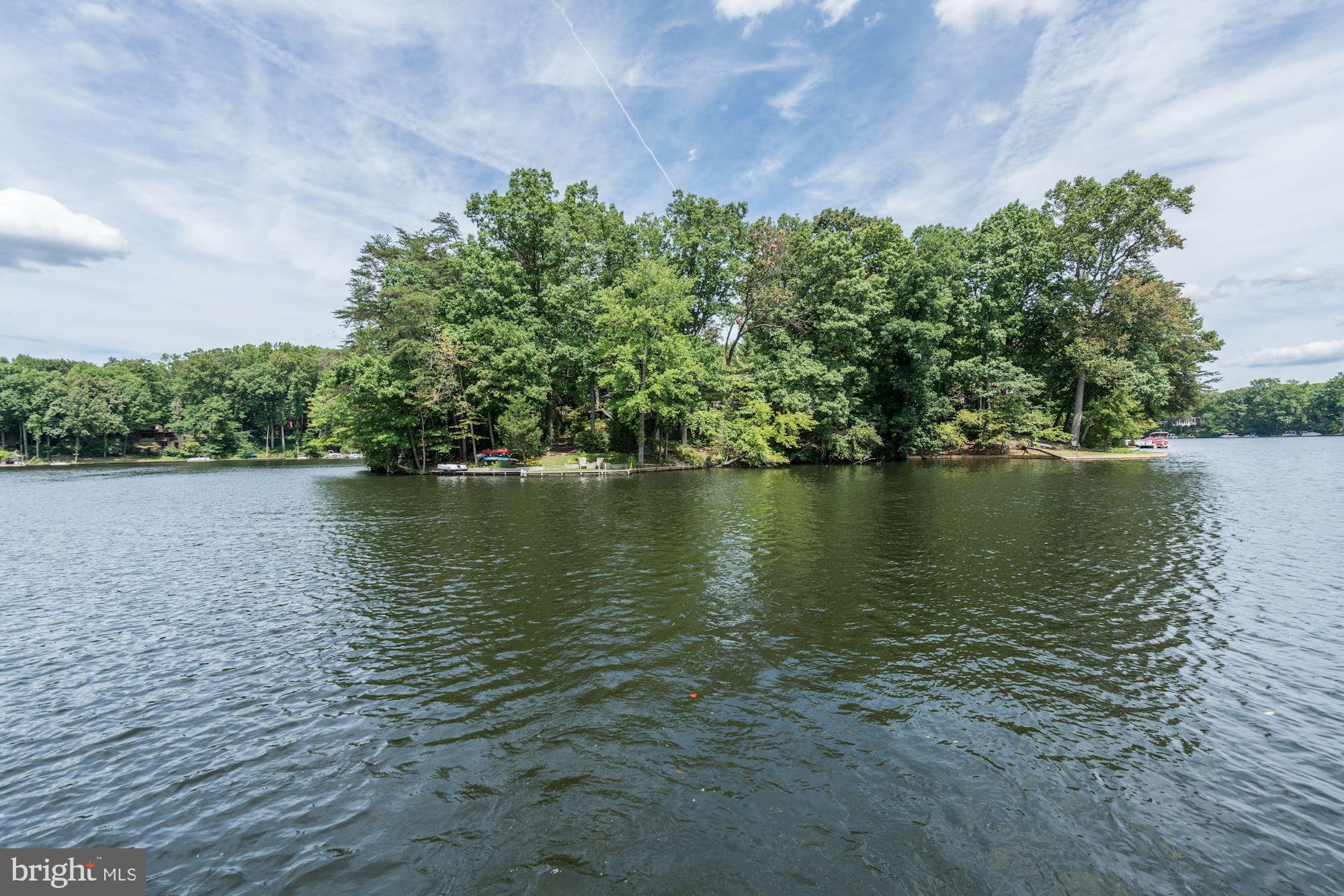 LAKE BARCROFT - Residential