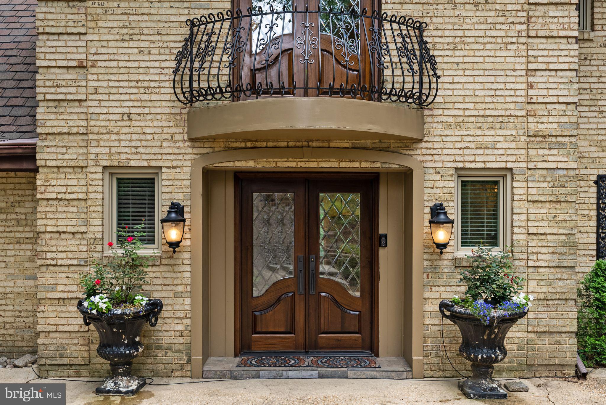 LAKE BARCROFT - Residential
