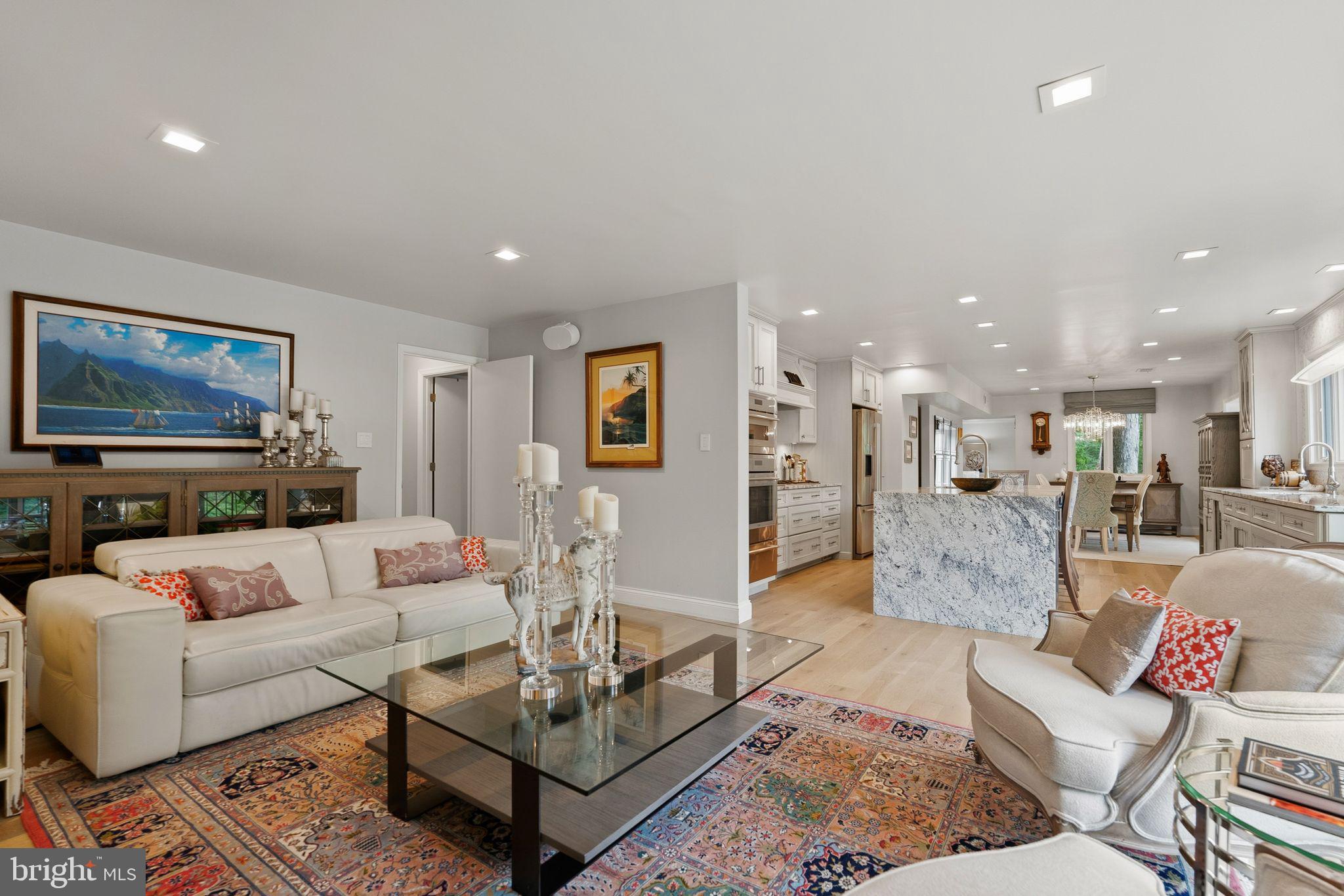 LAKE BARCROFT - Residential