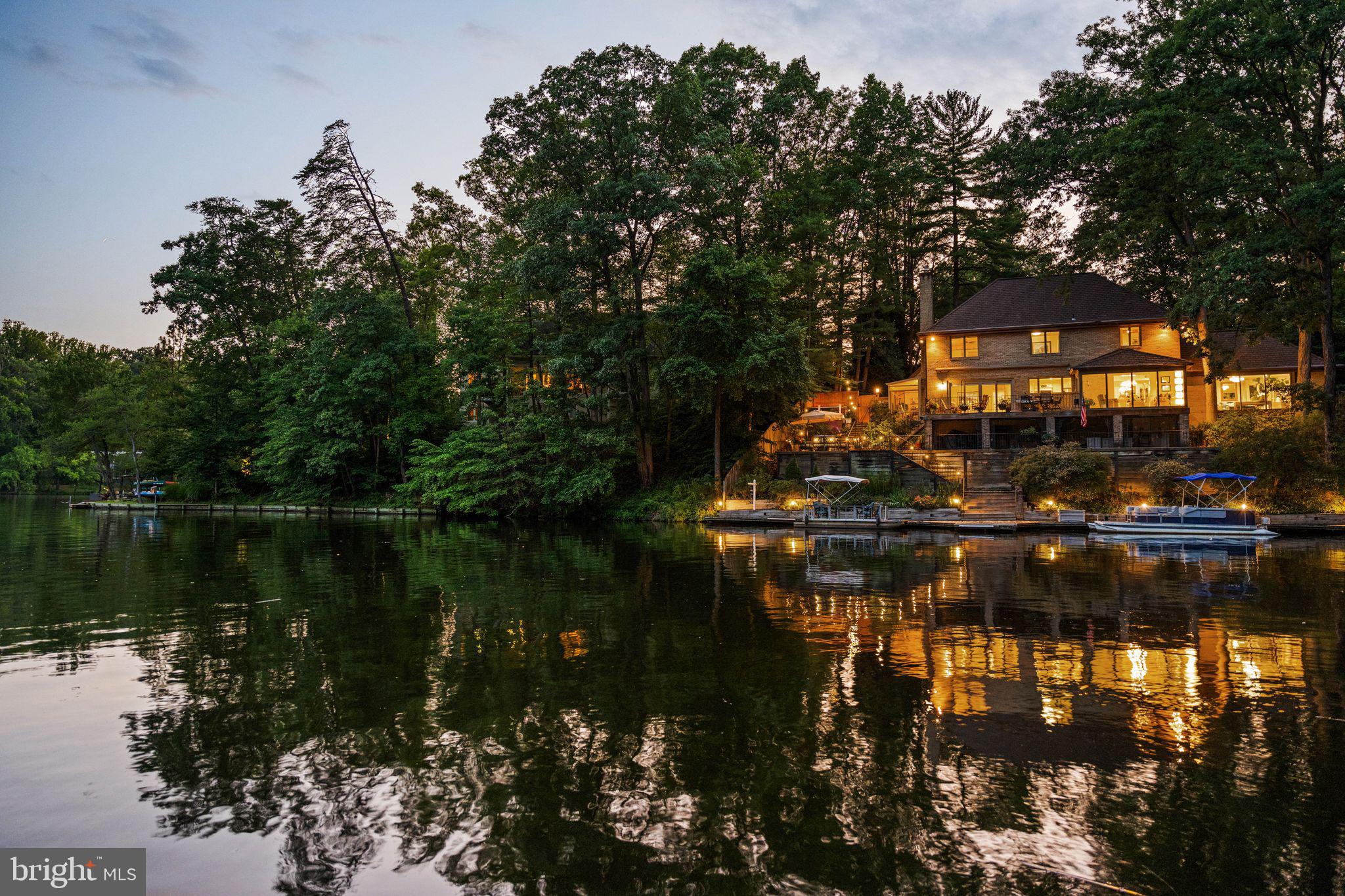 LAKE BARCROFT - Residential