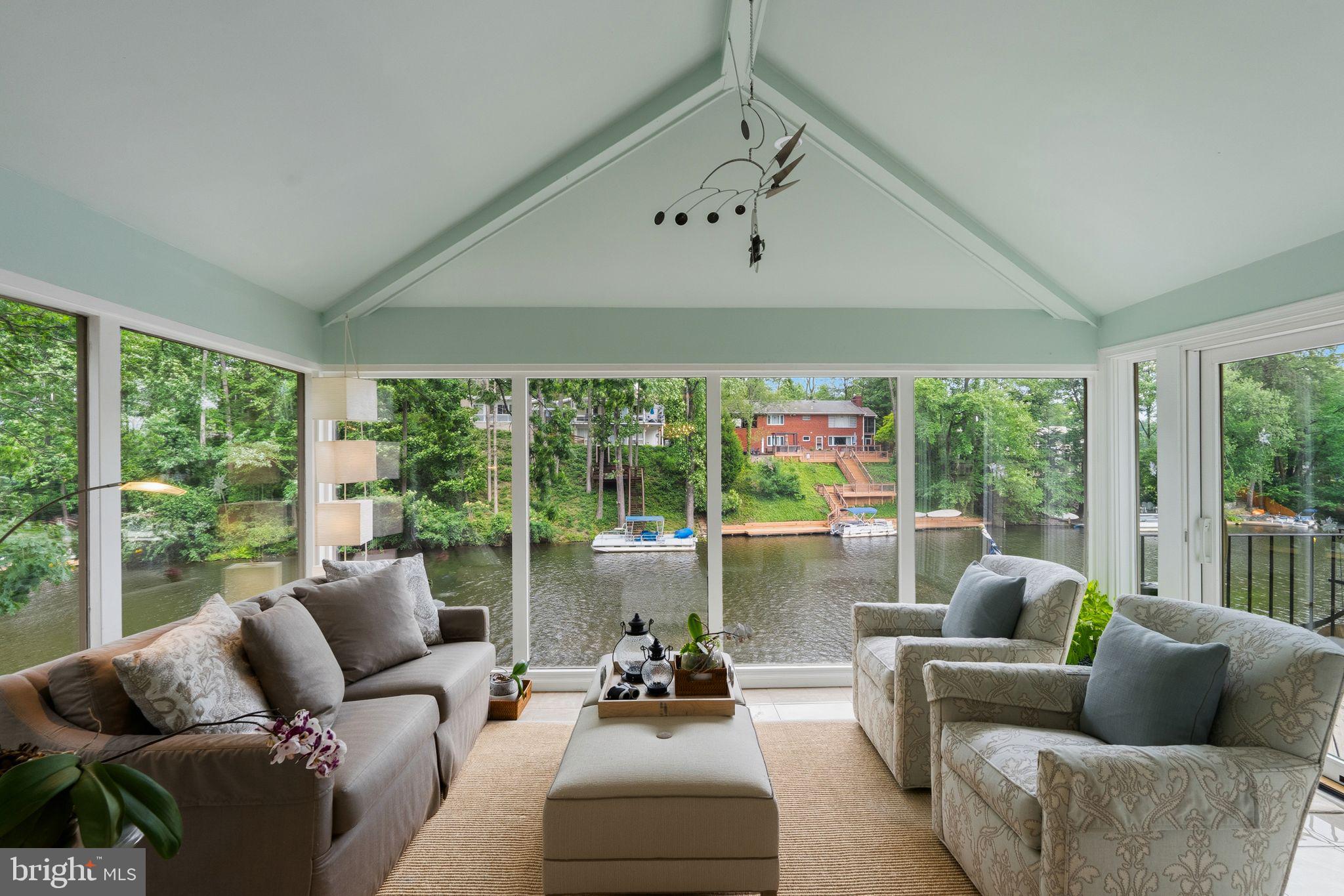 LAKE BARCROFT - Residential