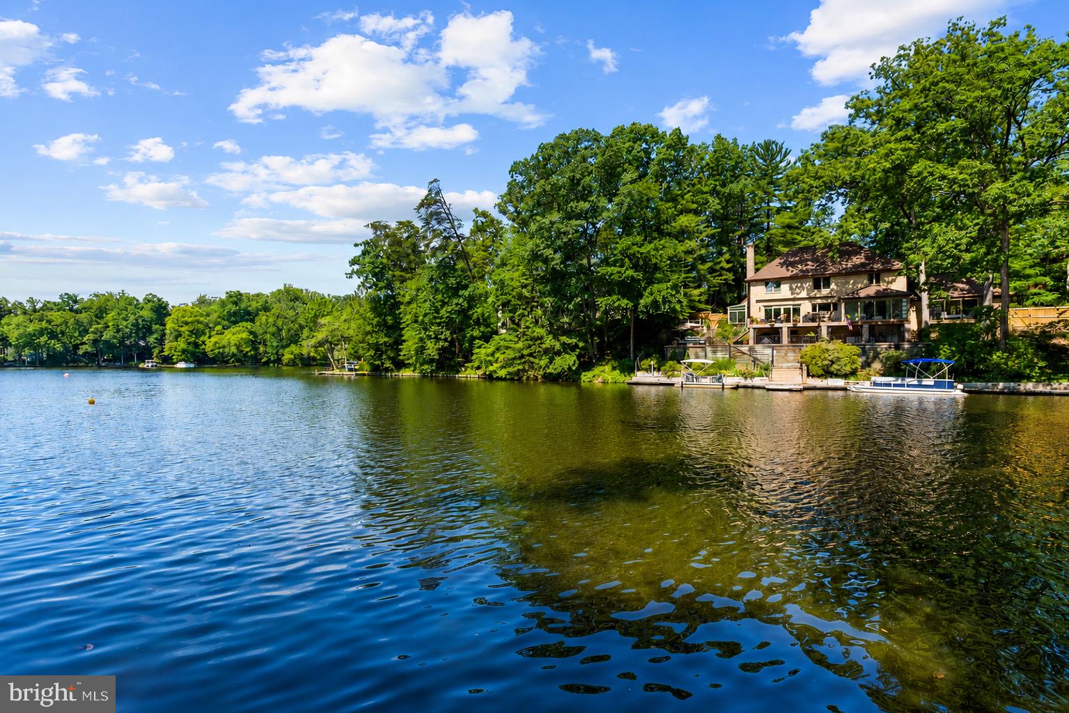 LAKE BARCROFT - Residential
