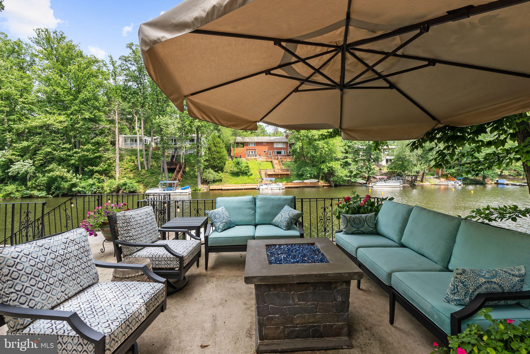 LAKE BARCROFT - Residential