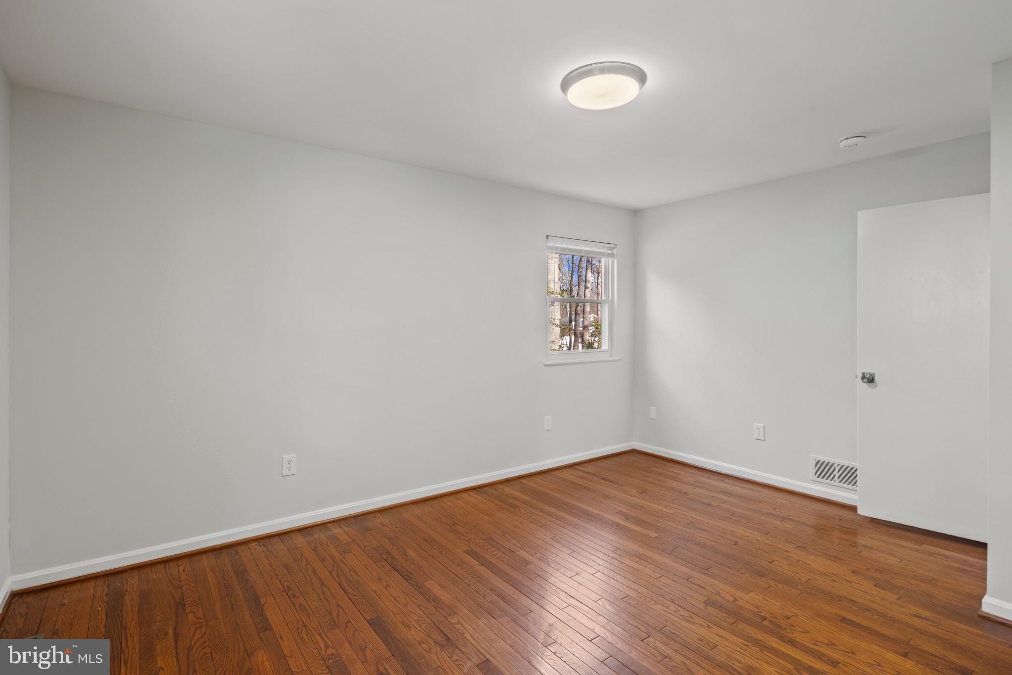 HILLSMERE ESTATES - Residential Lease