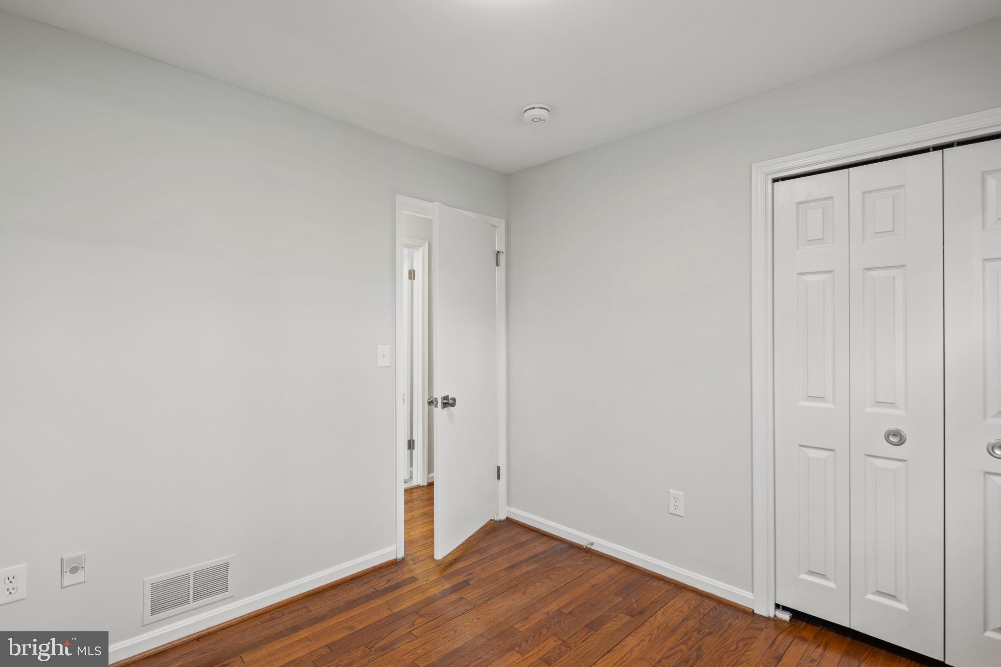 HILLSMERE ESTATES - Residential Lease