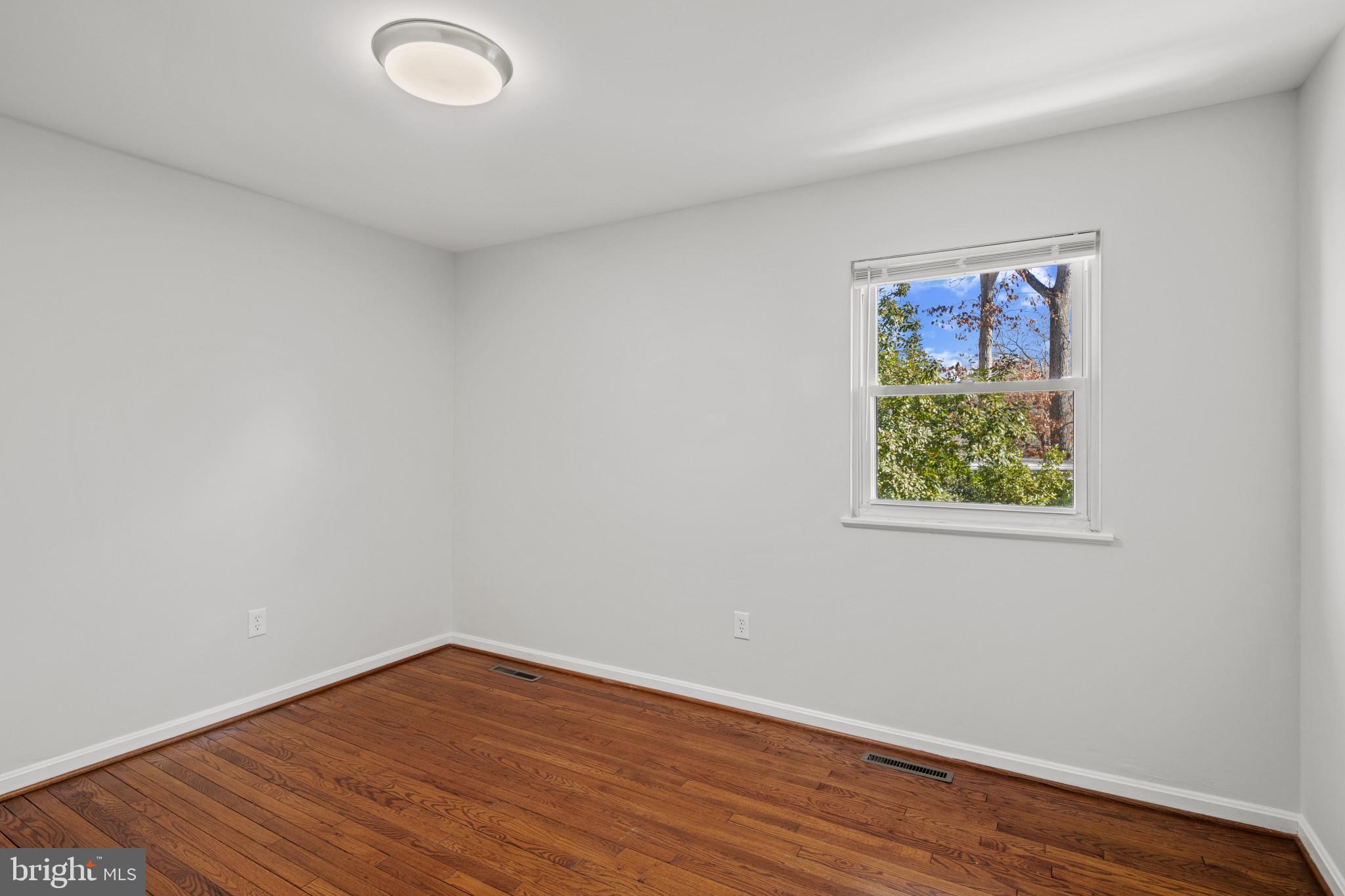 HILLSMERE ESTATES - Residential Lease