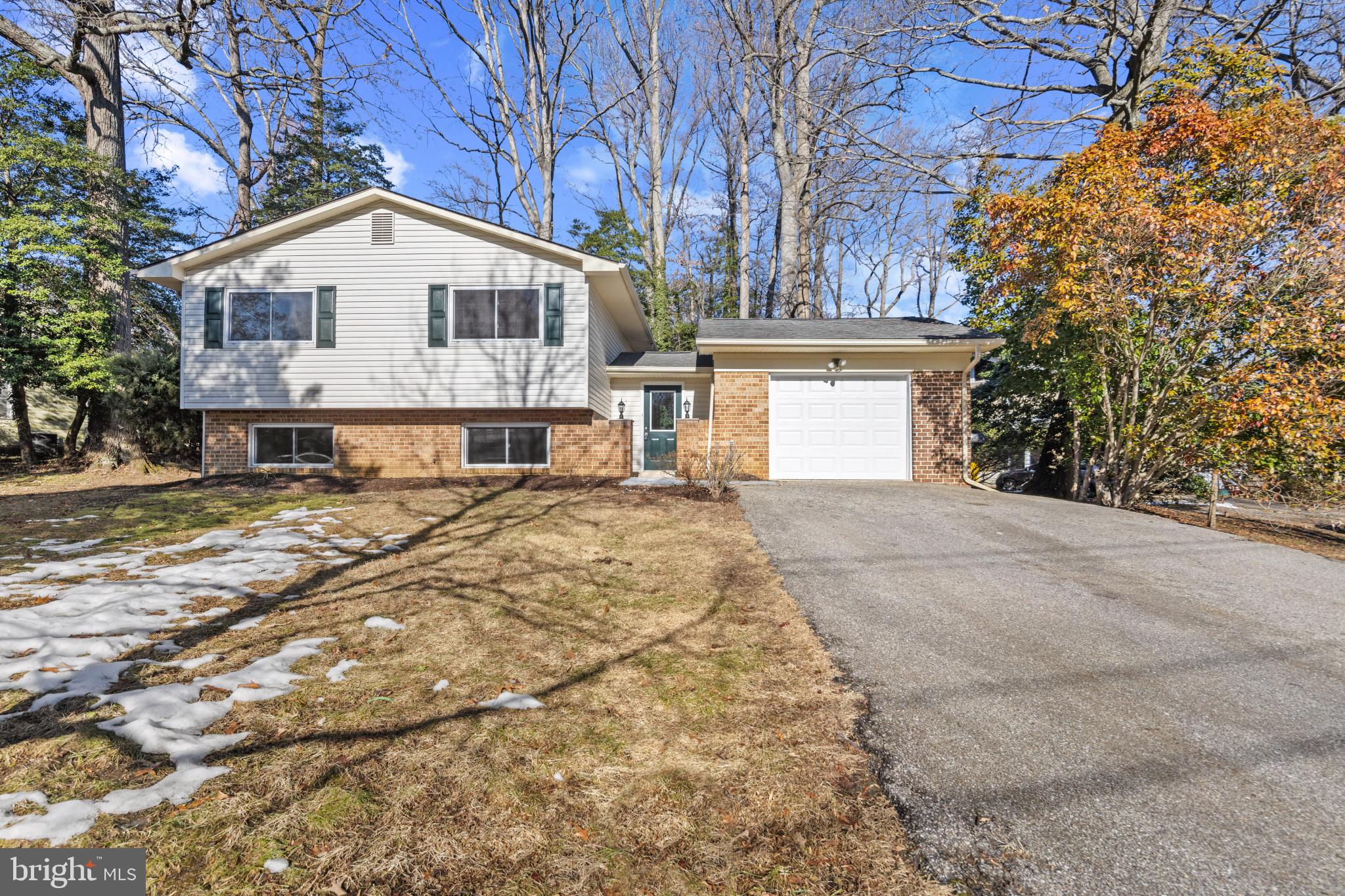 HILLSMERE ESTATES - Residential Lease