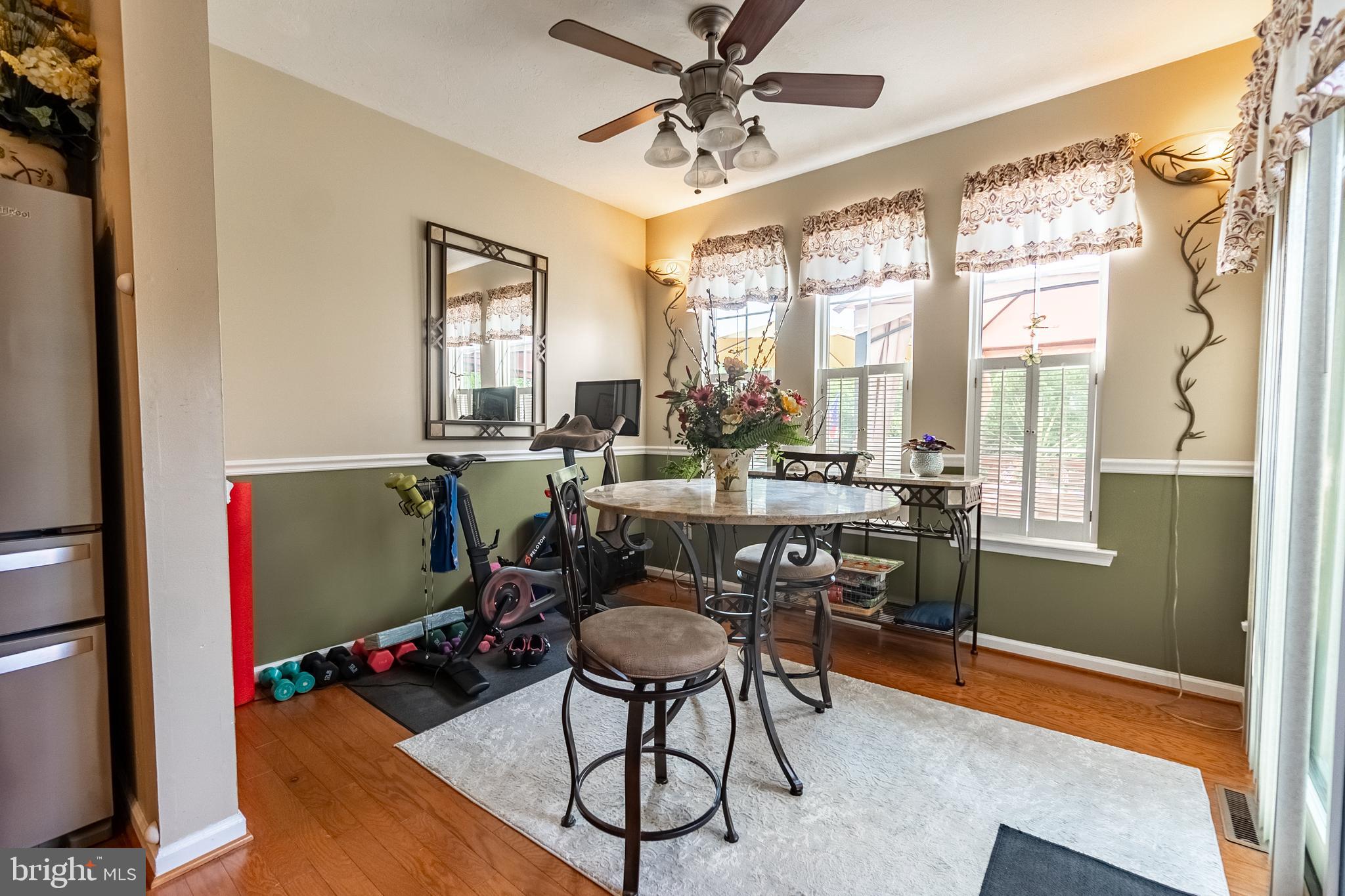 COLONIAL HILLS - Residential
