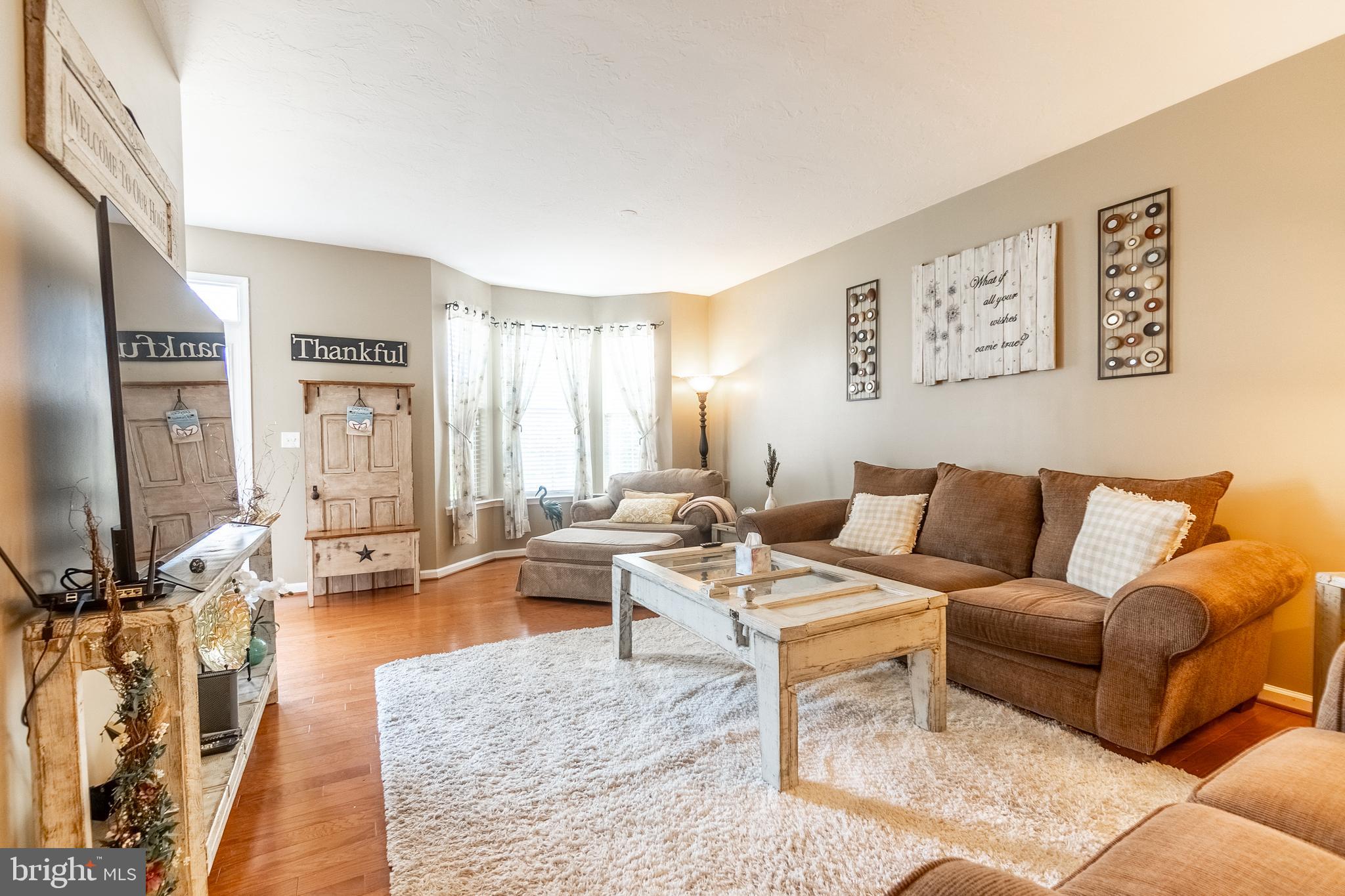COLONIAL HILLS - Residential