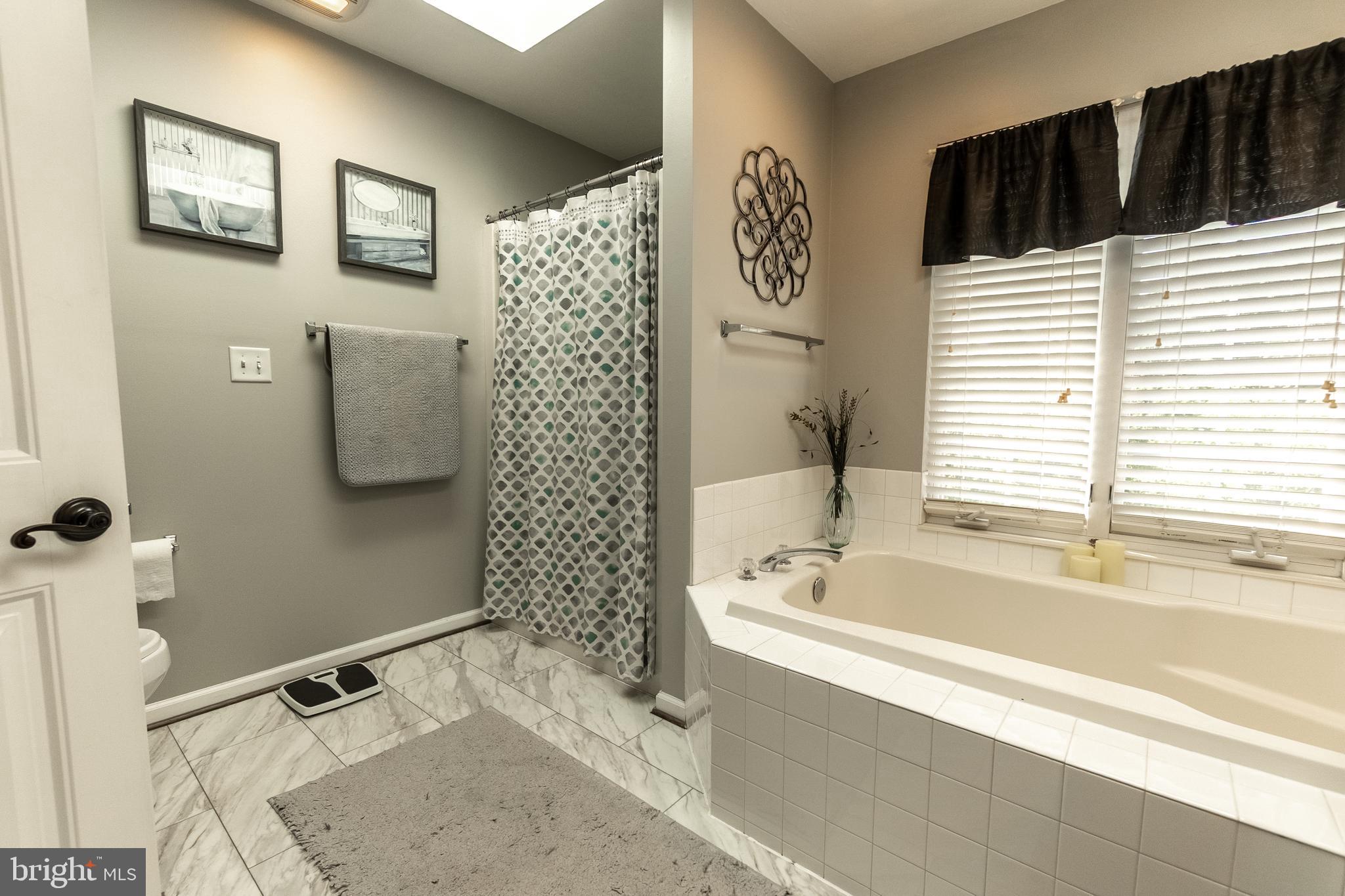 COLONIAL HILLS - Residential