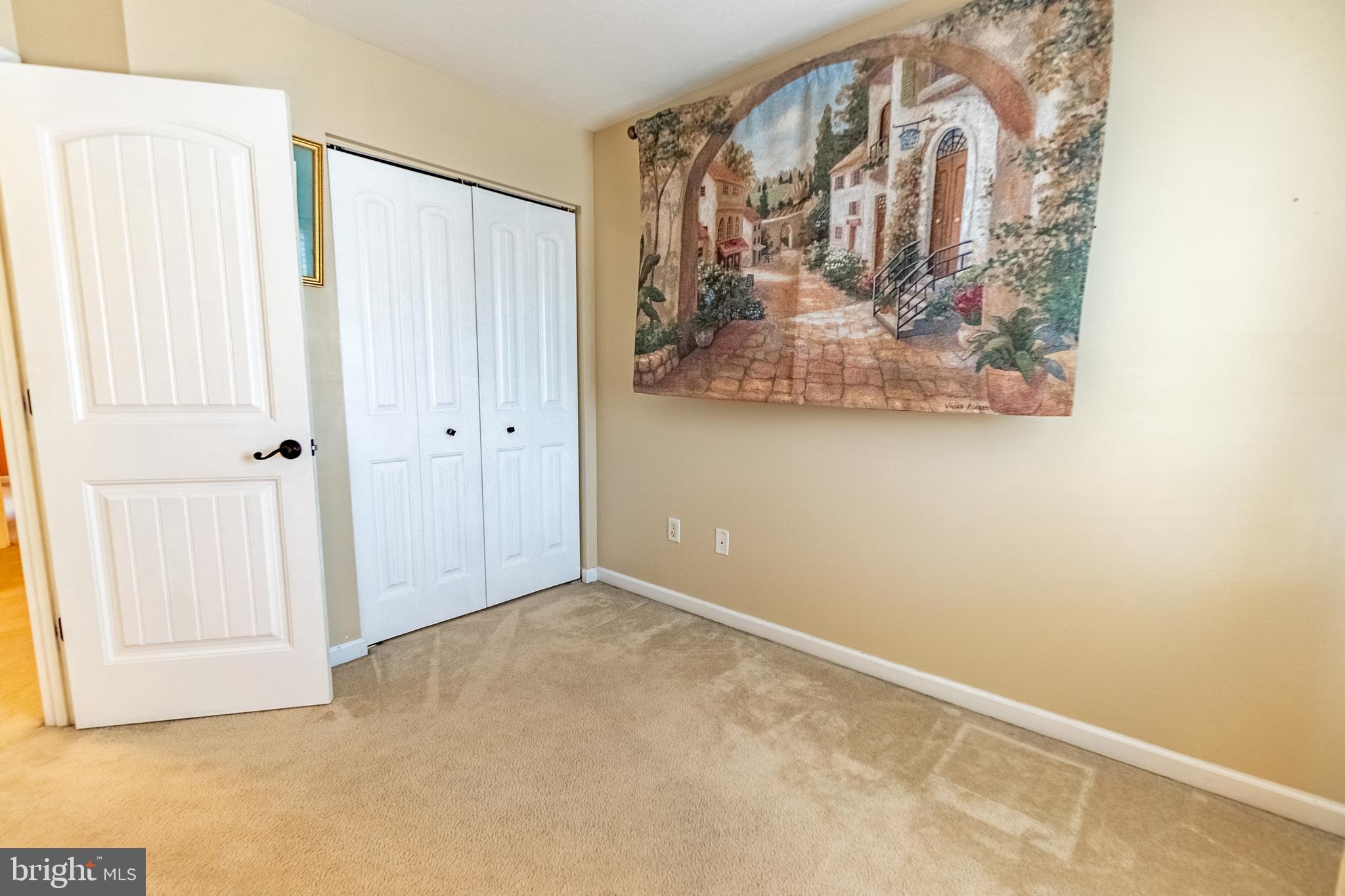 COLONIAL HILLS - Residential