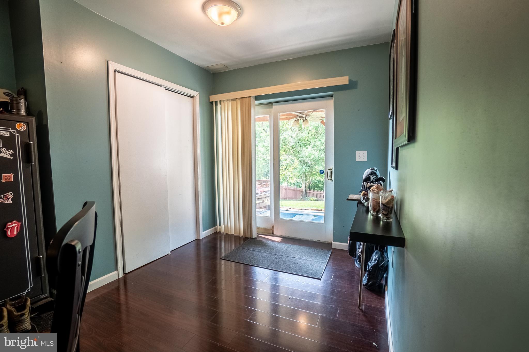COLONIAL HILLS - Residential