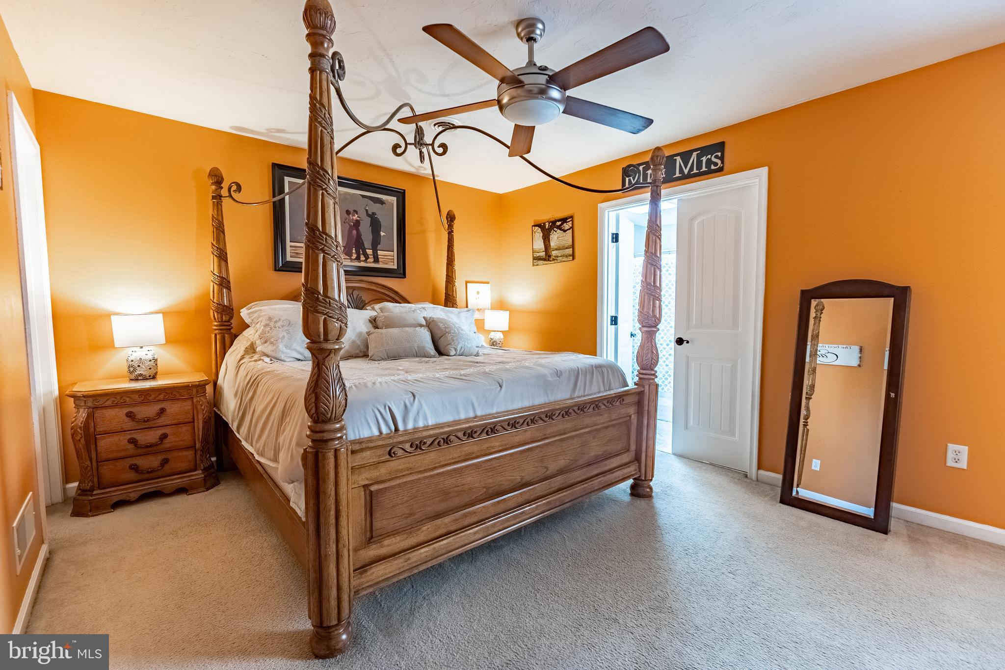 COLONIAL HILLS - Residential