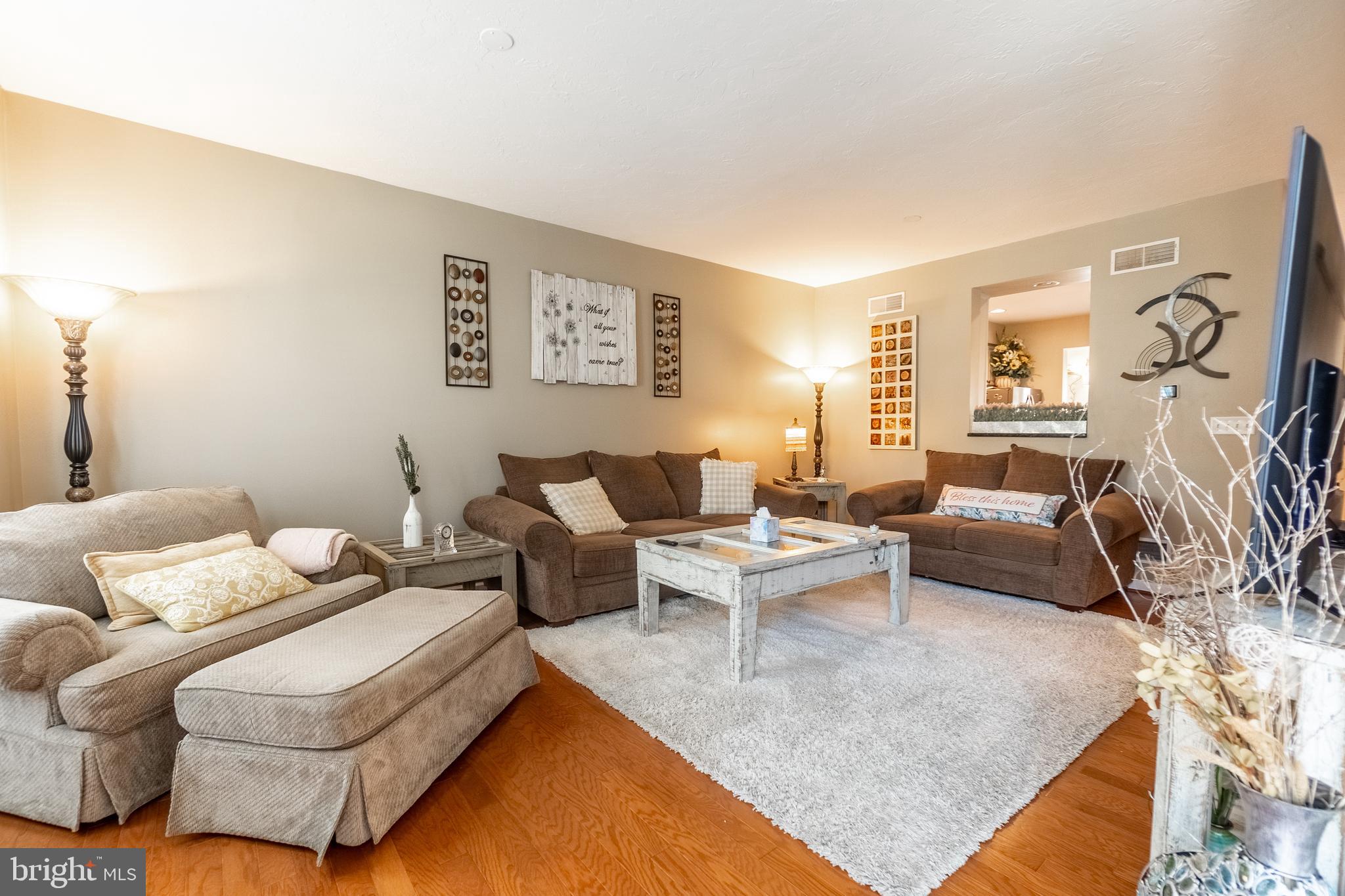 COLONIAL HILLS - Residential