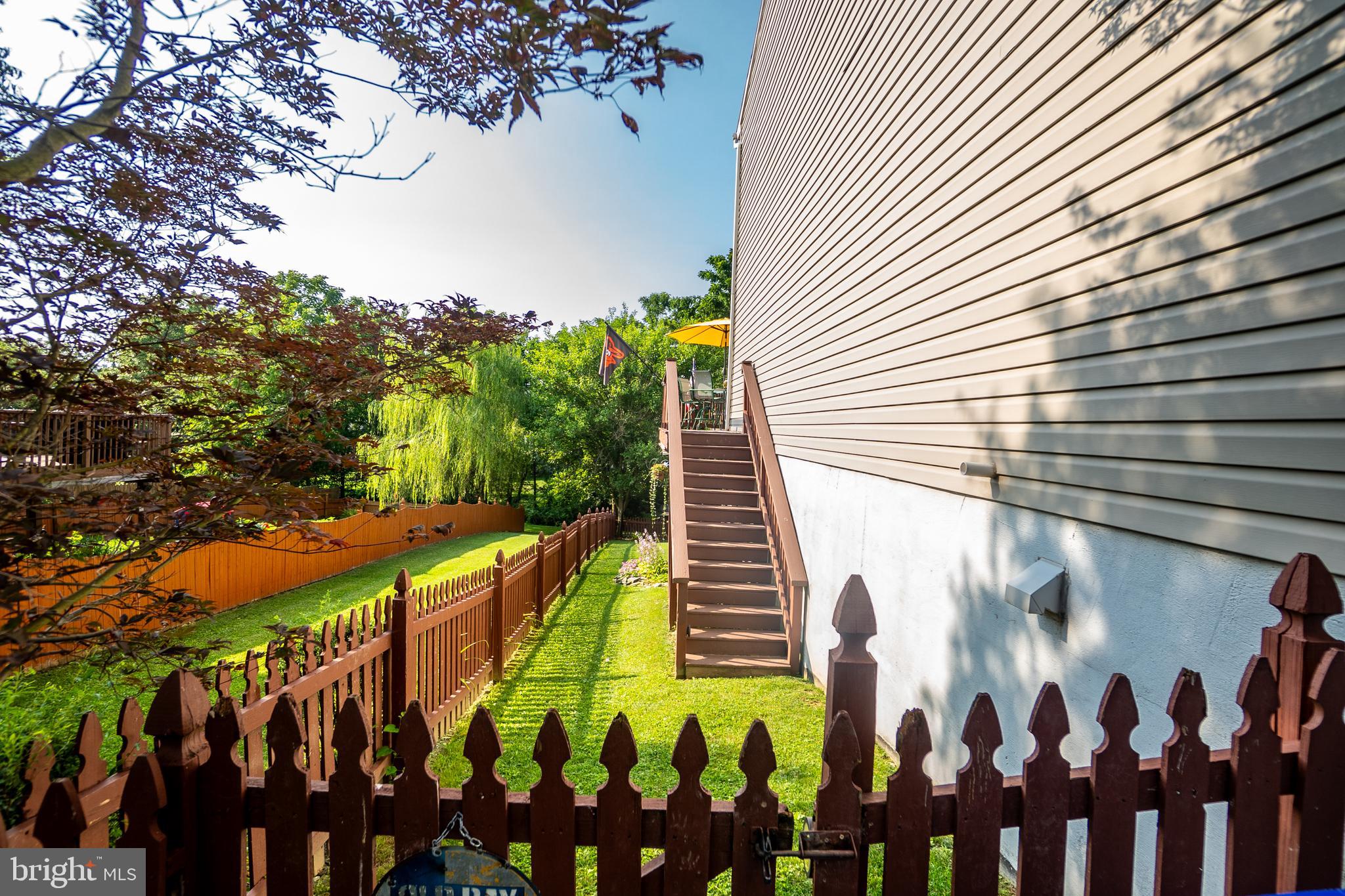 COLONIAL HILLS - Residential