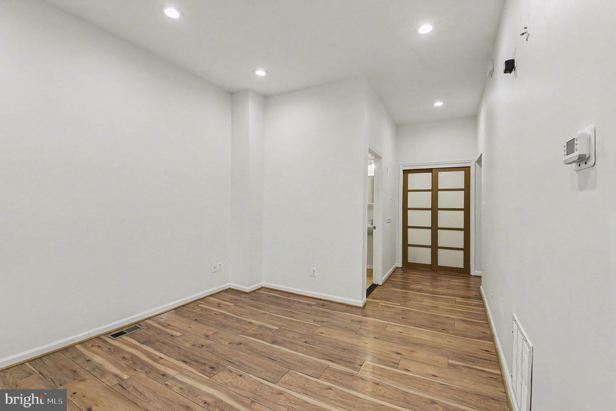 JOHNSTON SQUARE - Residential