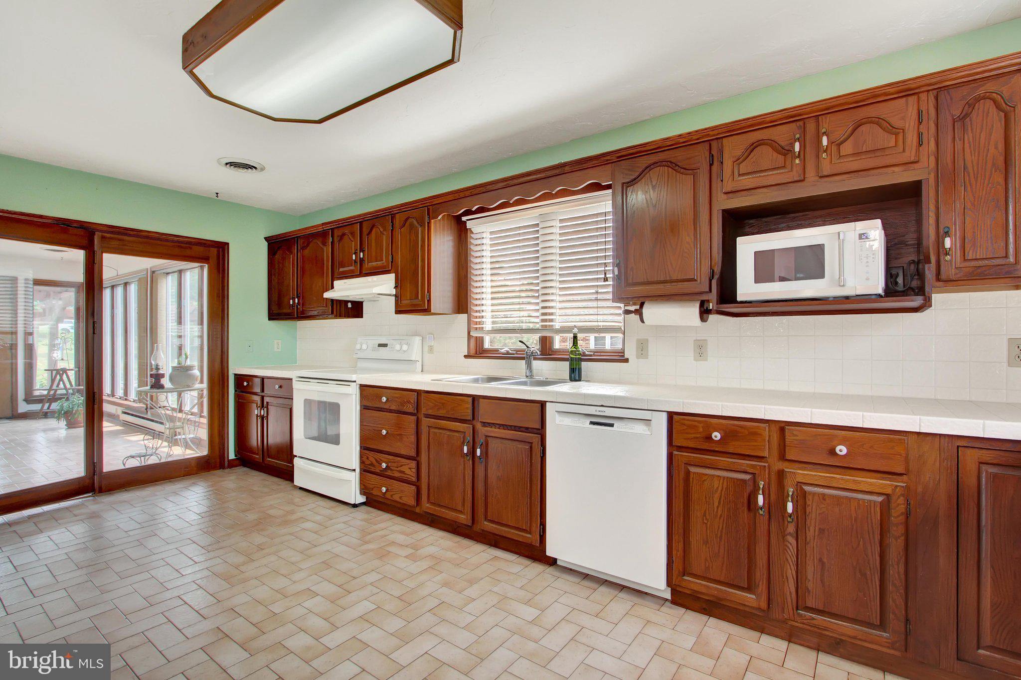 LAKE HERITAGE - Residential