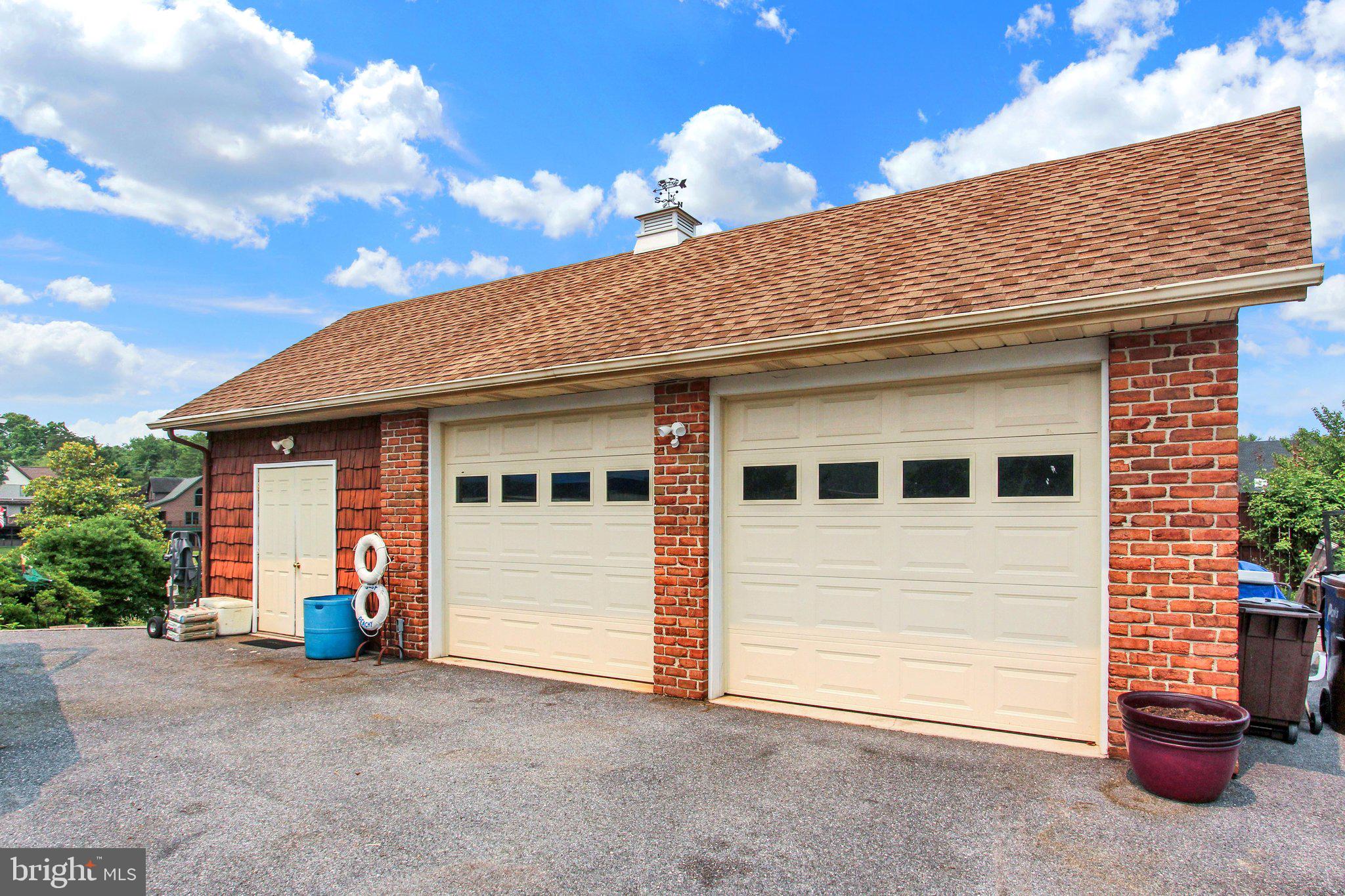 LAKE HERITAGE - Residential