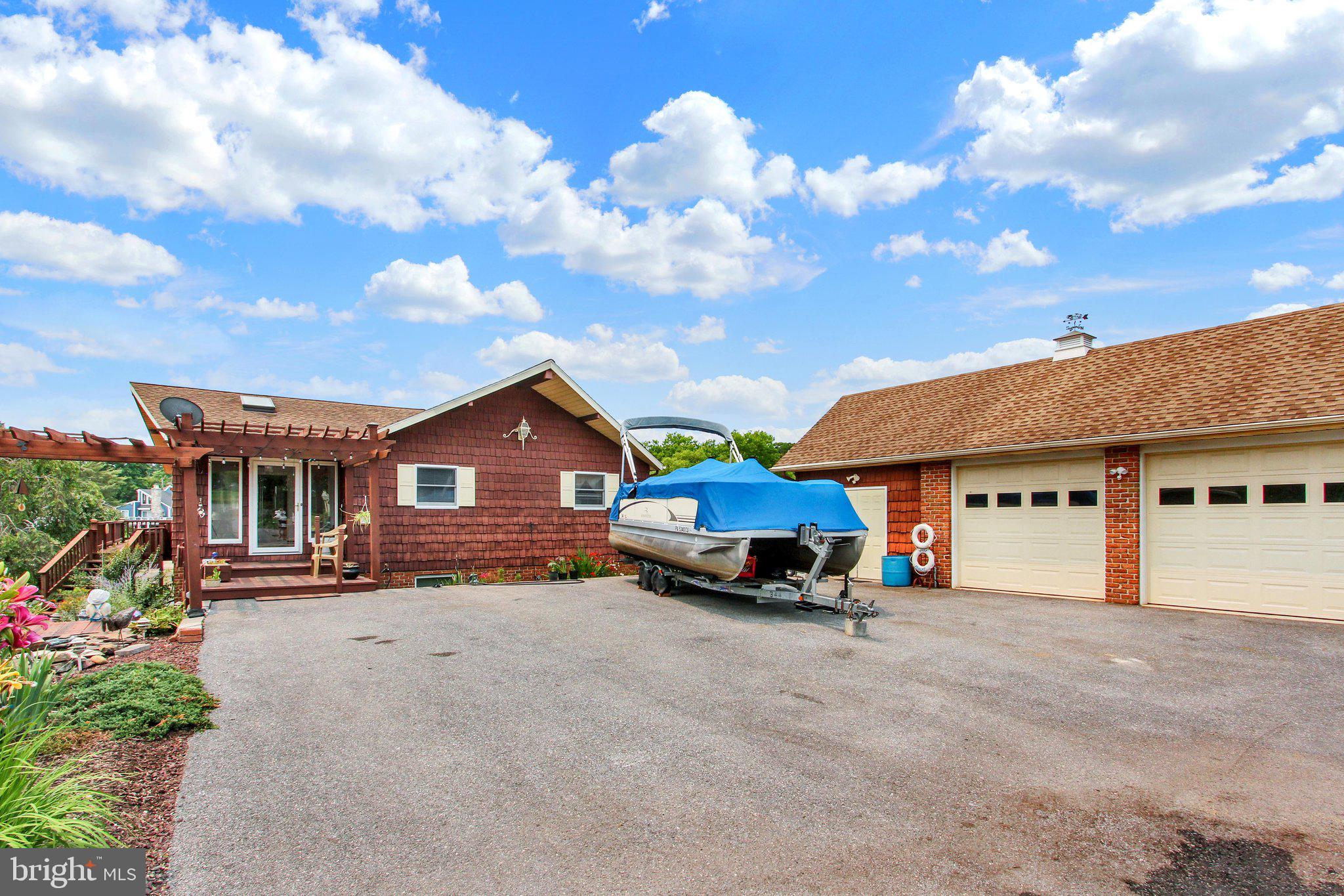 LAKE HERITAGE - Residential