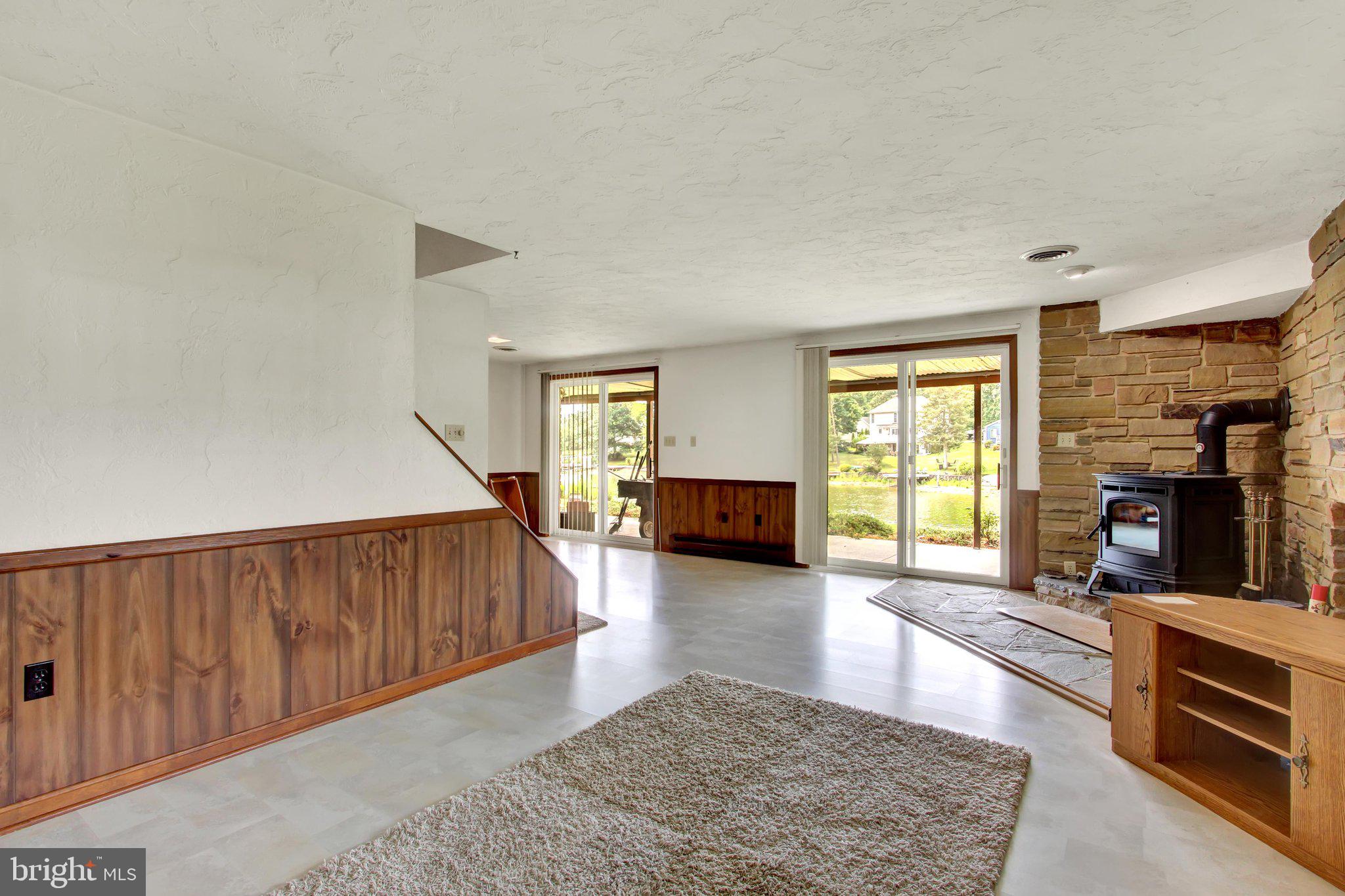 LAKE HERITAGE - Residential