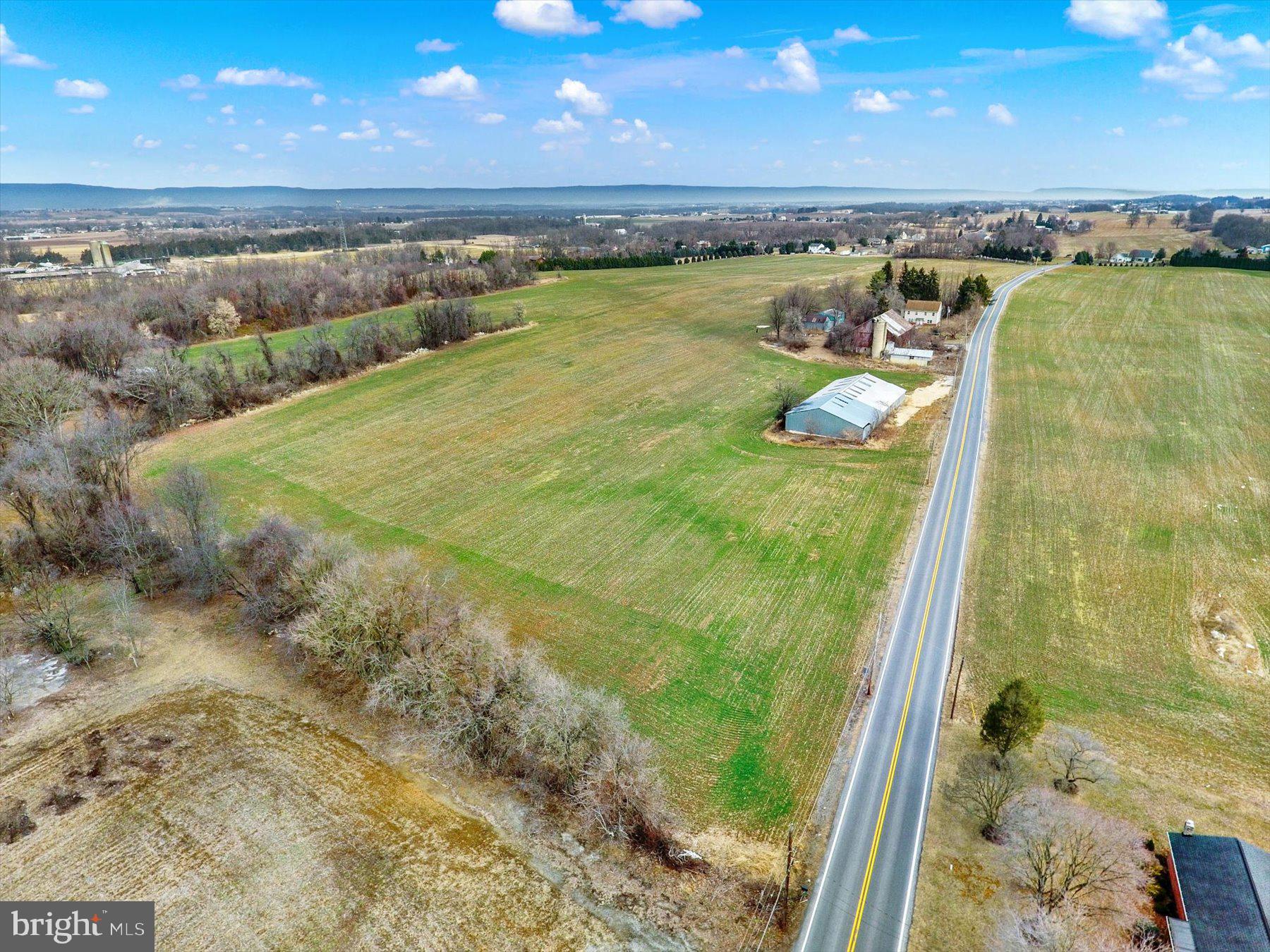 CHAMBERSBURG - Farm