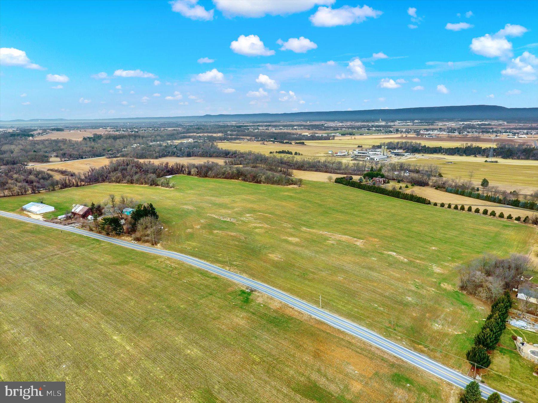 CHAMBERSBURG - Farm
