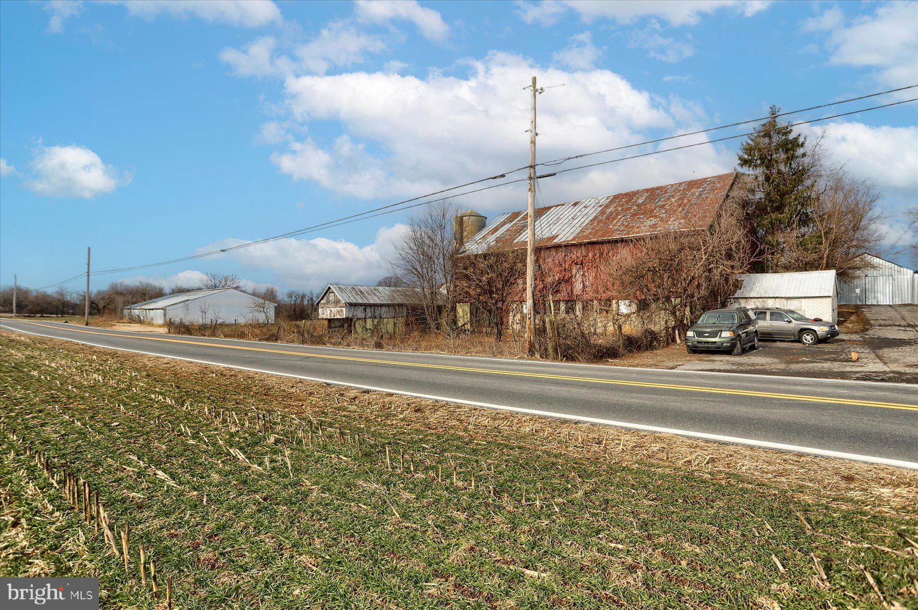 CHAMBERSBURG - Farm