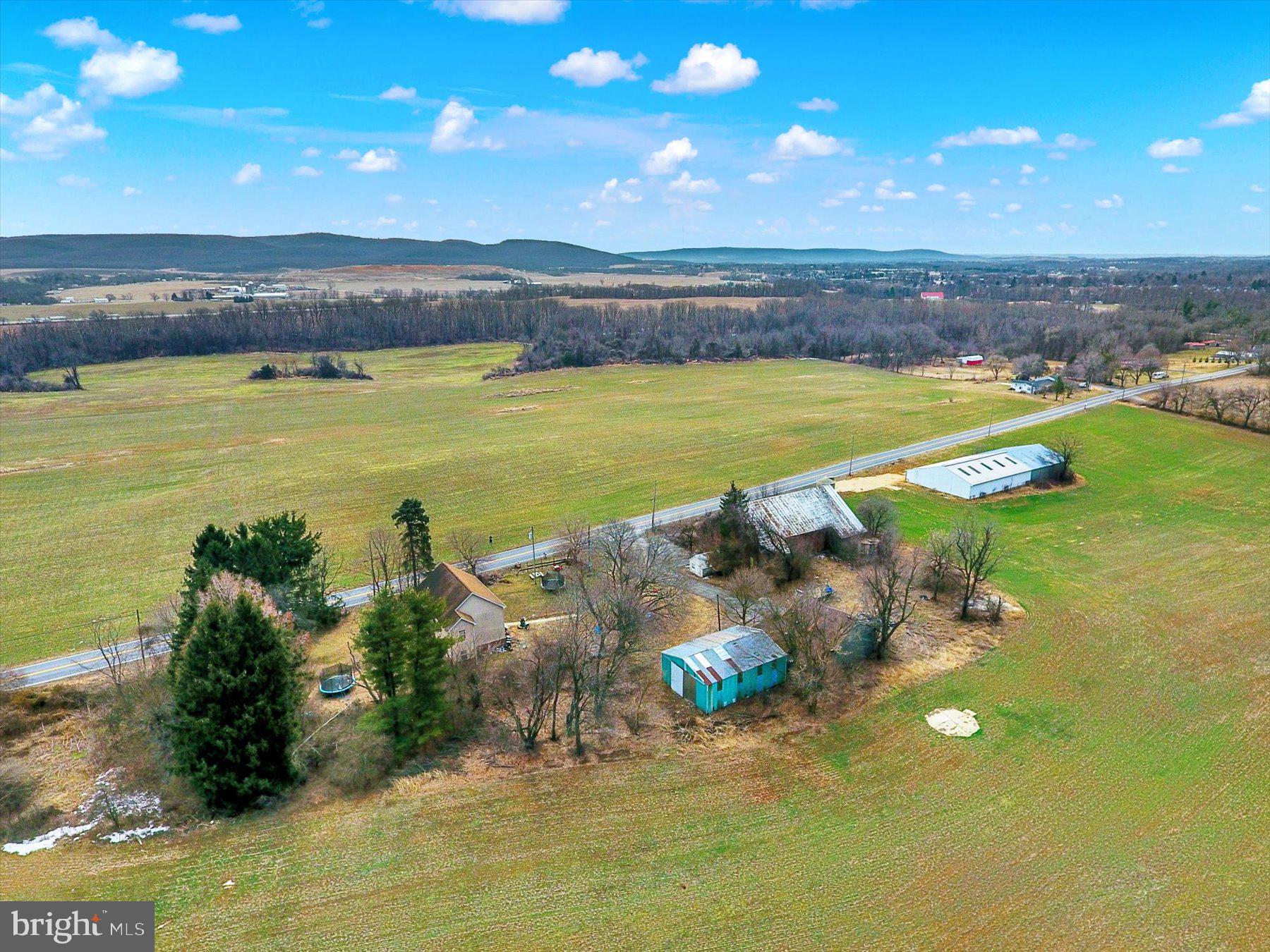 CHAMBERSBURG - Farm
