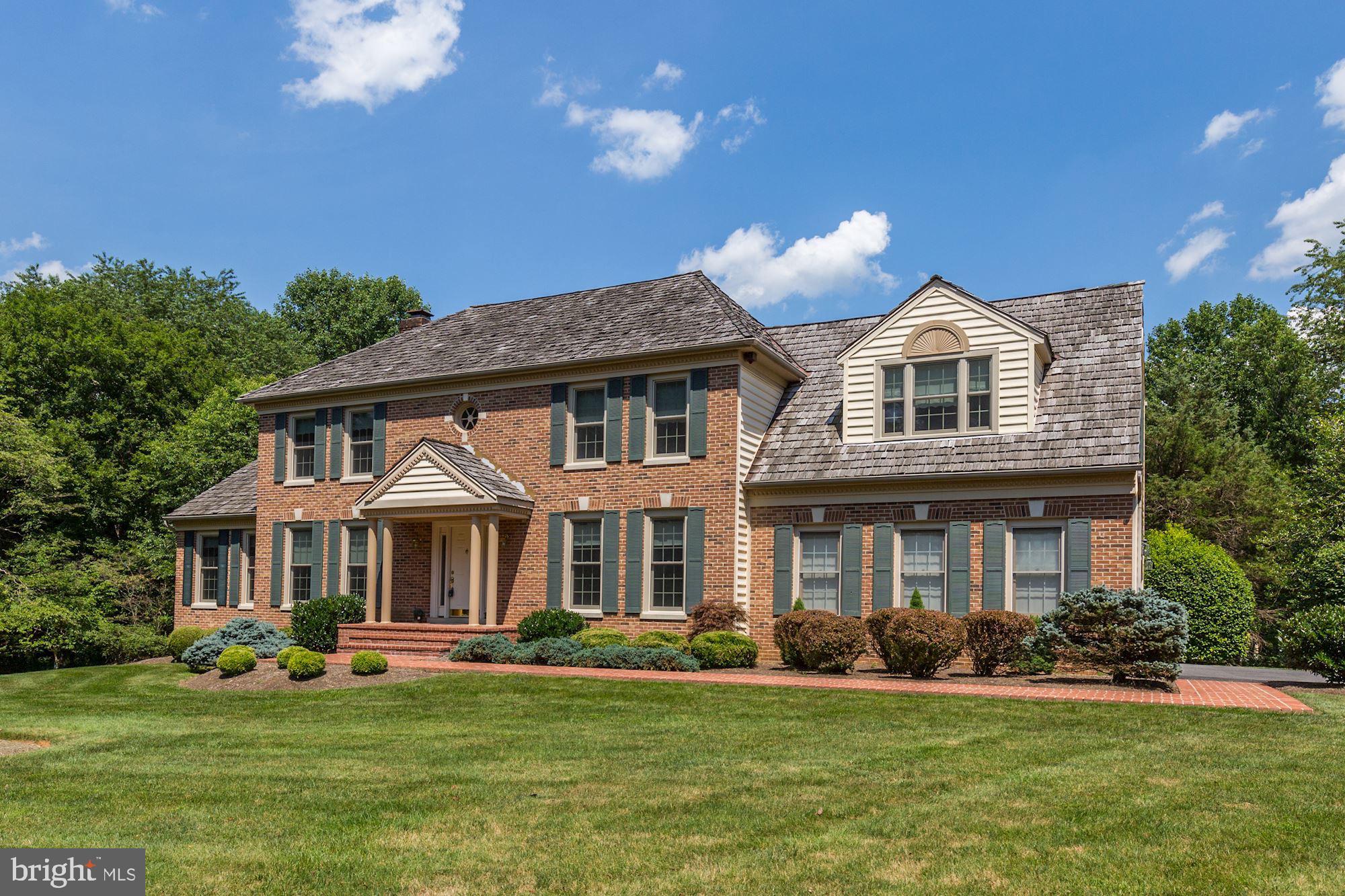 ESWORTHY PARK - Residential