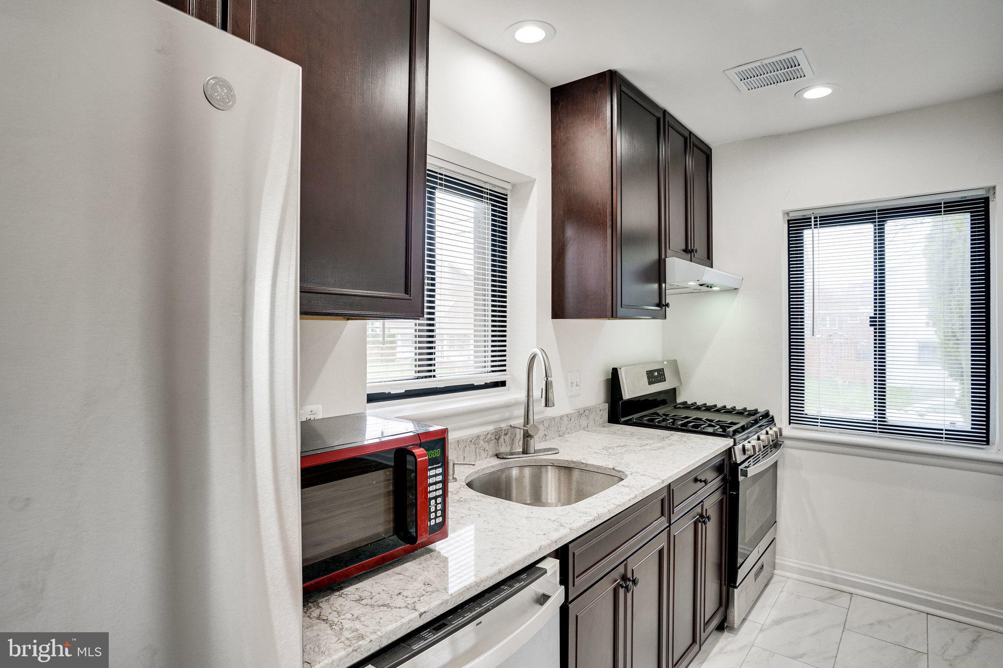 HIGHVIEW PARK - Residential Lease