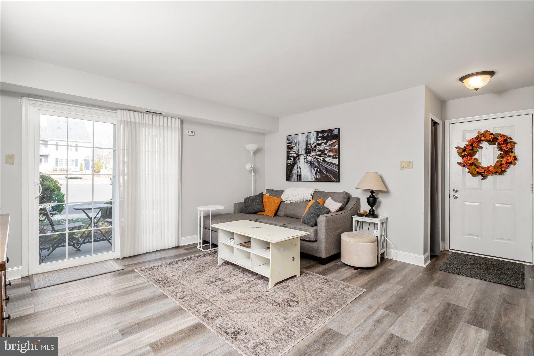 SOCIETY PL - Residential