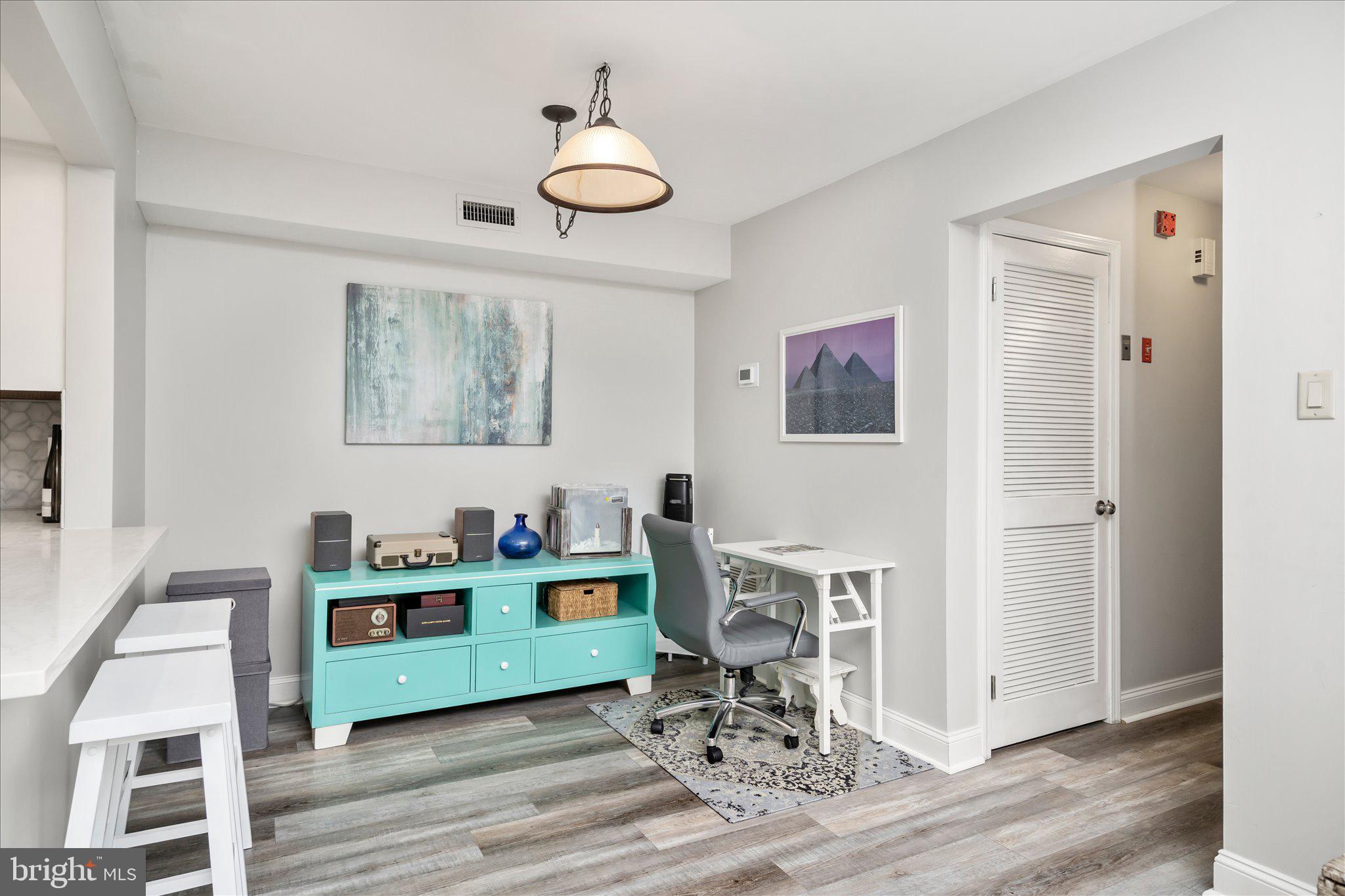 SOCIETY PL - Residential