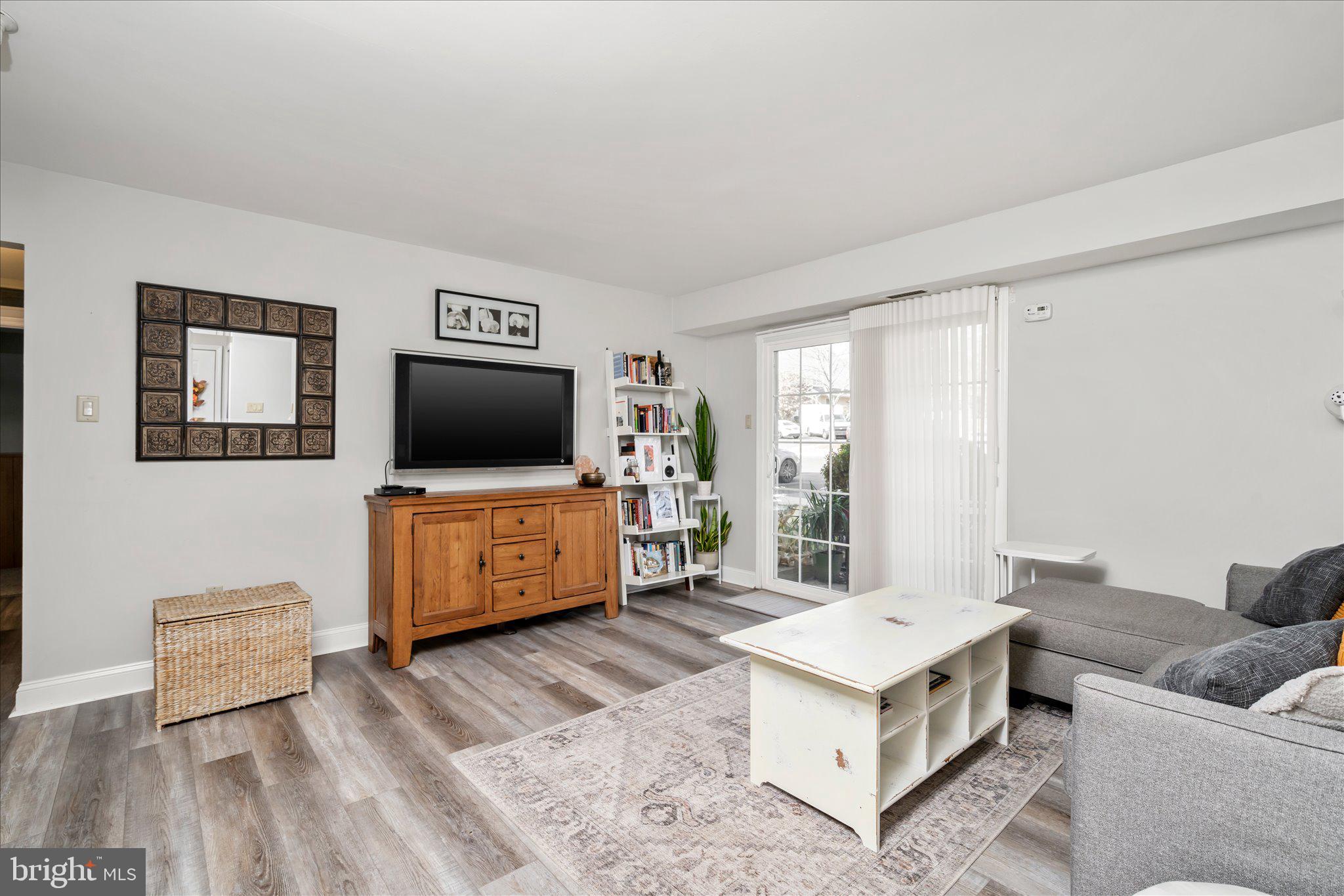 SOCIETY PL - Residential