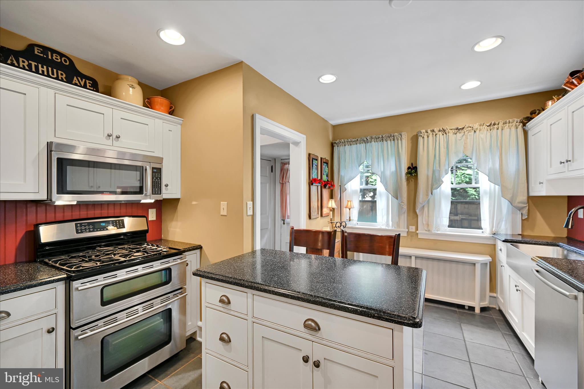 NEW HOLLAND BOROUGH - Residential