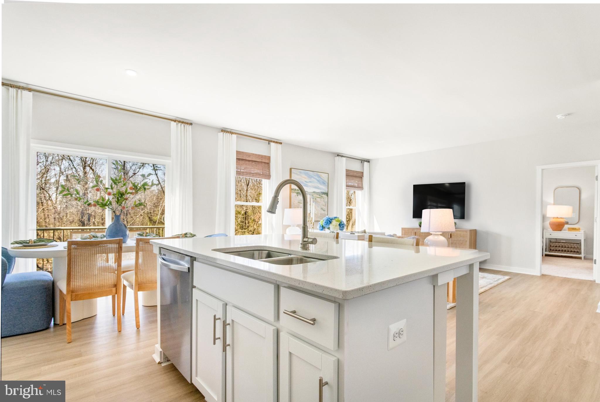 ABRAMS POINTE - Residential