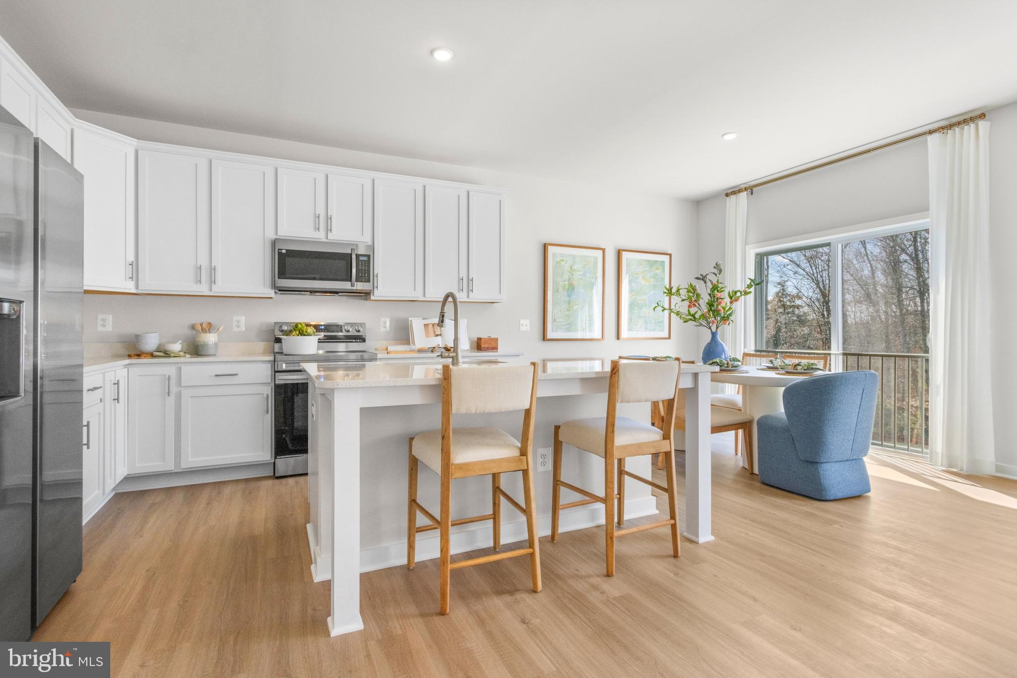 ABRAMS POINTE - Residential