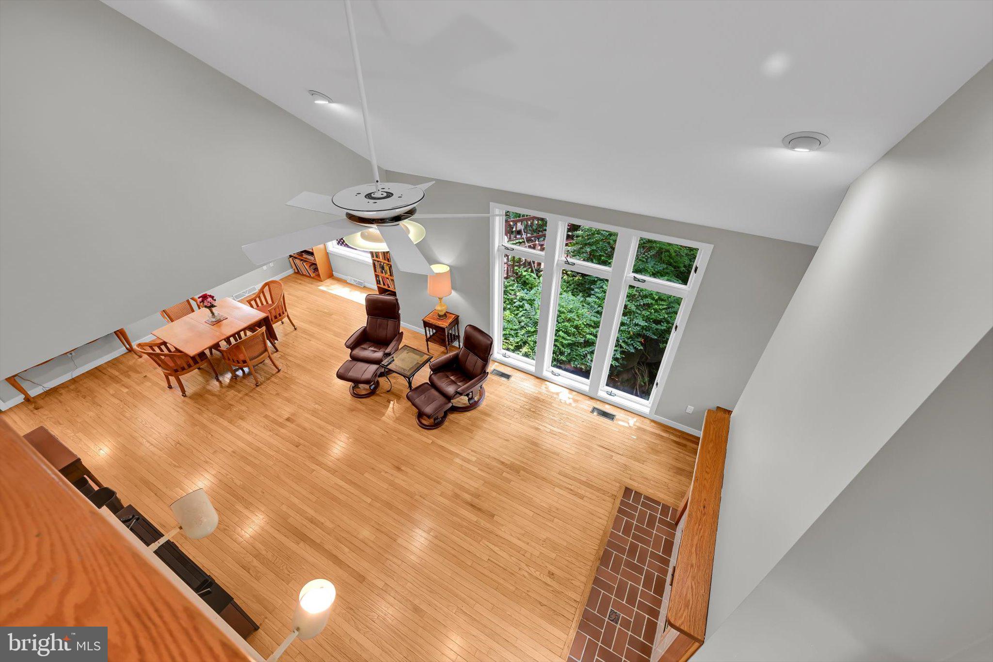 TIMBER VILLA - Residential