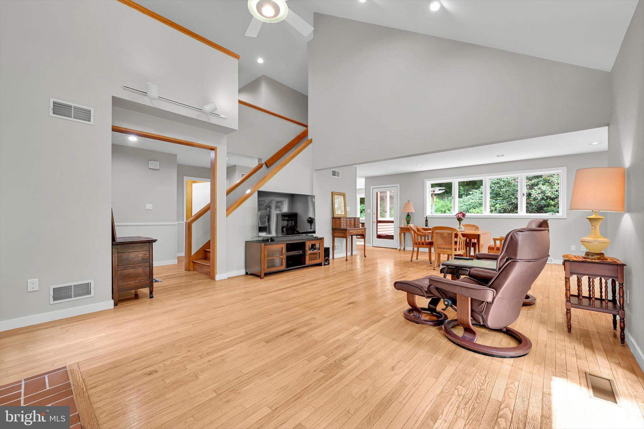 TIMBER VILLA - Residential