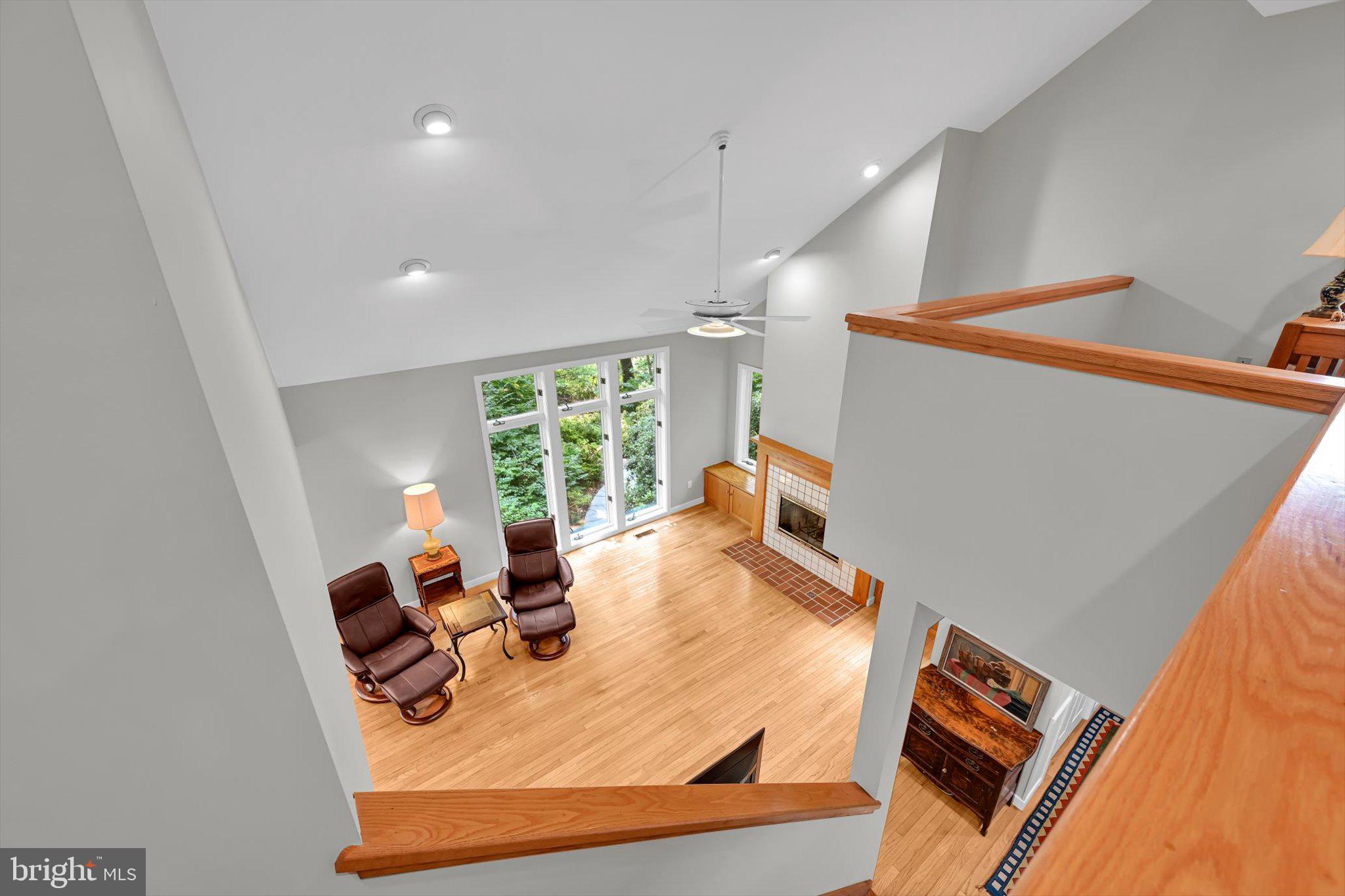 TIMBER VILLA - Residential
