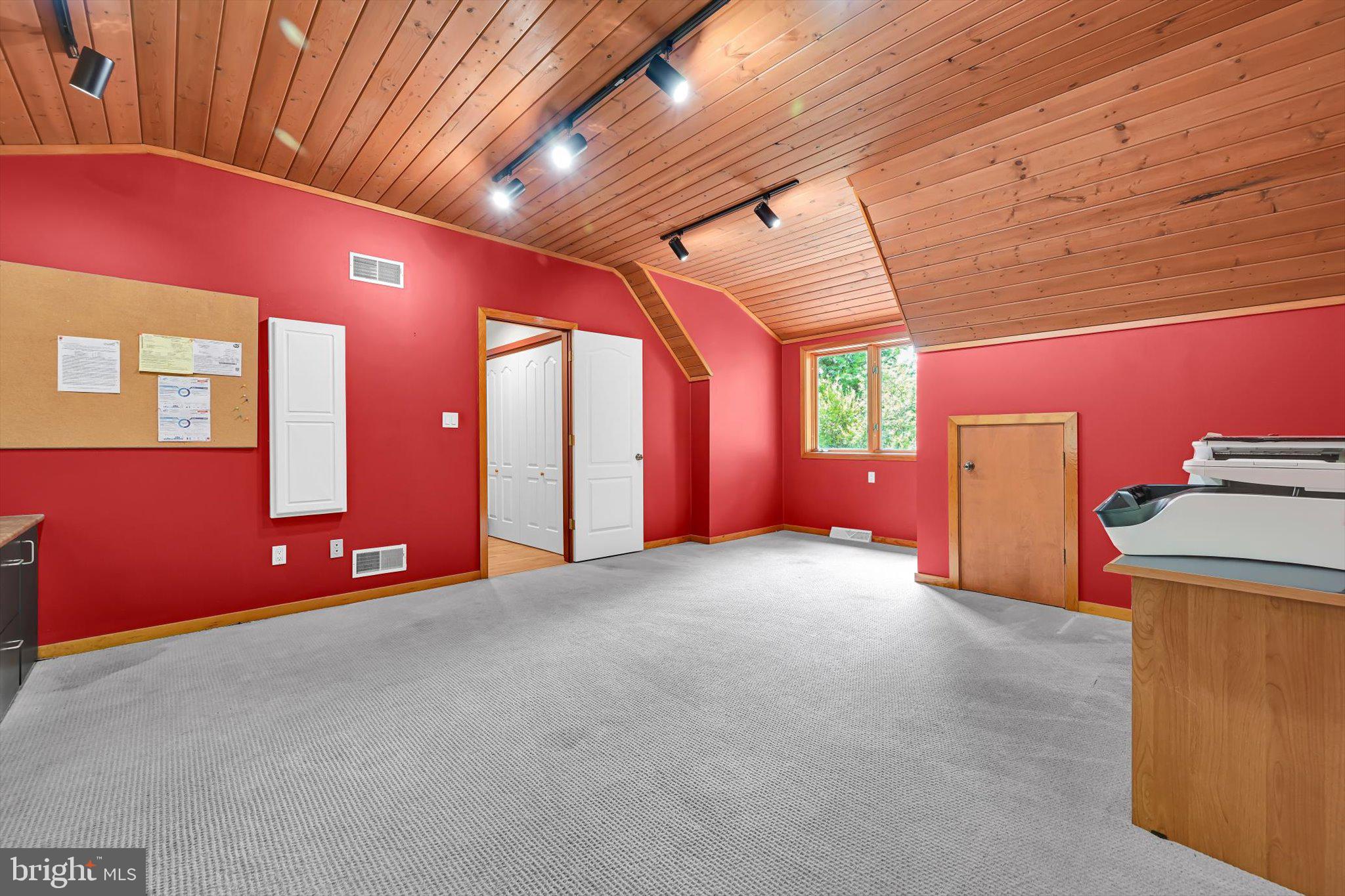TIMBER VILLA - Residential